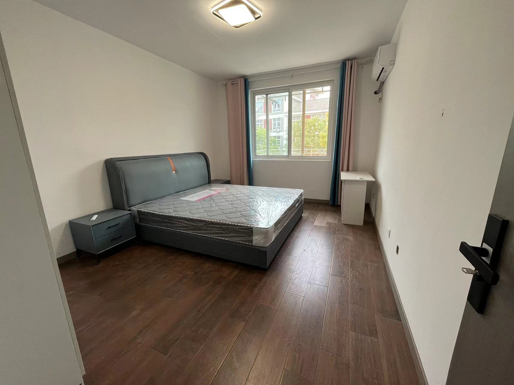 新港花苑 1室1厅1卫 50m²