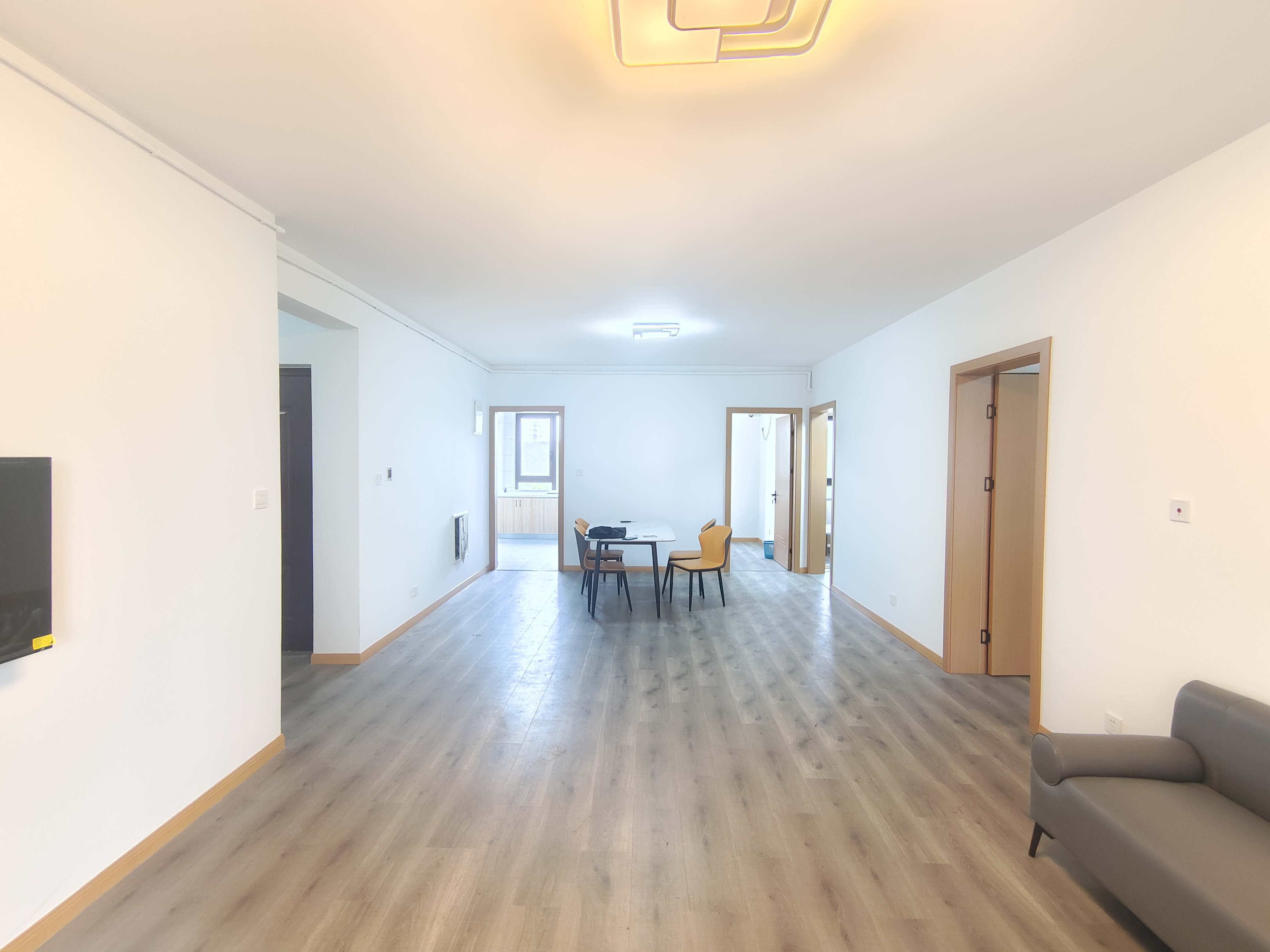 保利香槟国际 4室2厅2卫 127.00m²