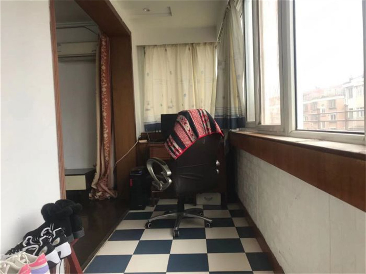 黎明花园 3室2厅2卫 140m&sup2;