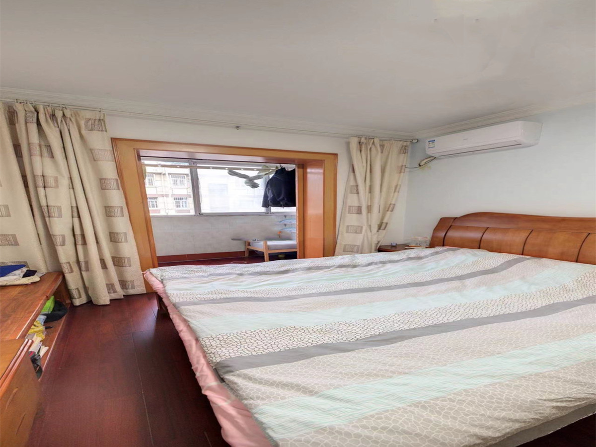 城港新村 3室1厅1卫 72m&sup2;