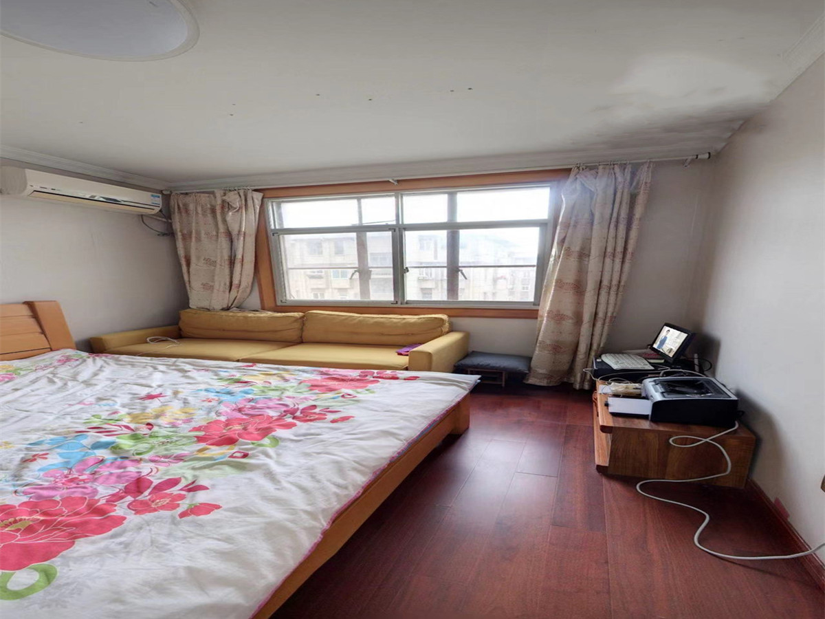 城港新村 3室1厅1卫 72m&sup2;