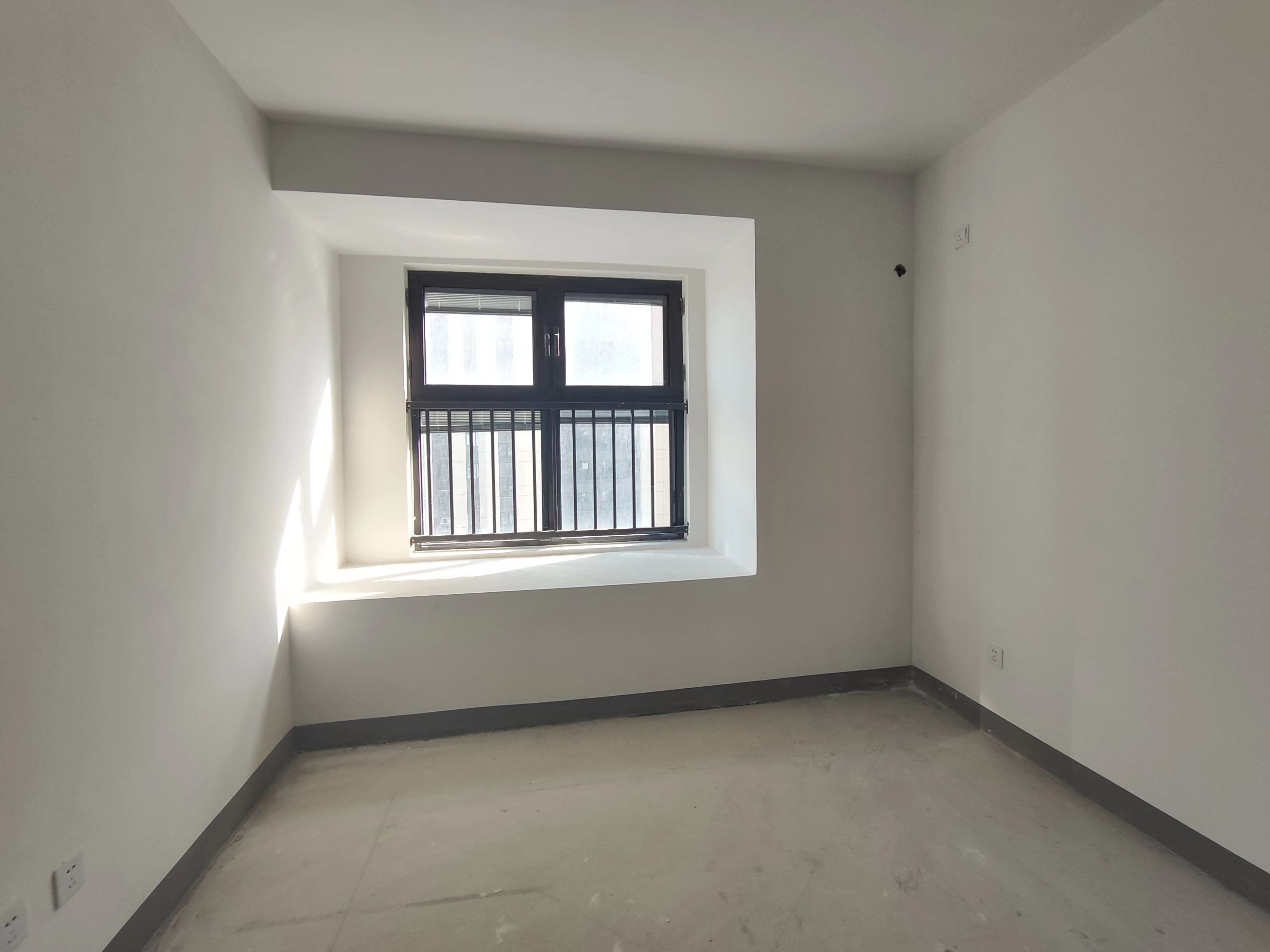 绿地新里城 3室2厅1卫 91m&sup2;
