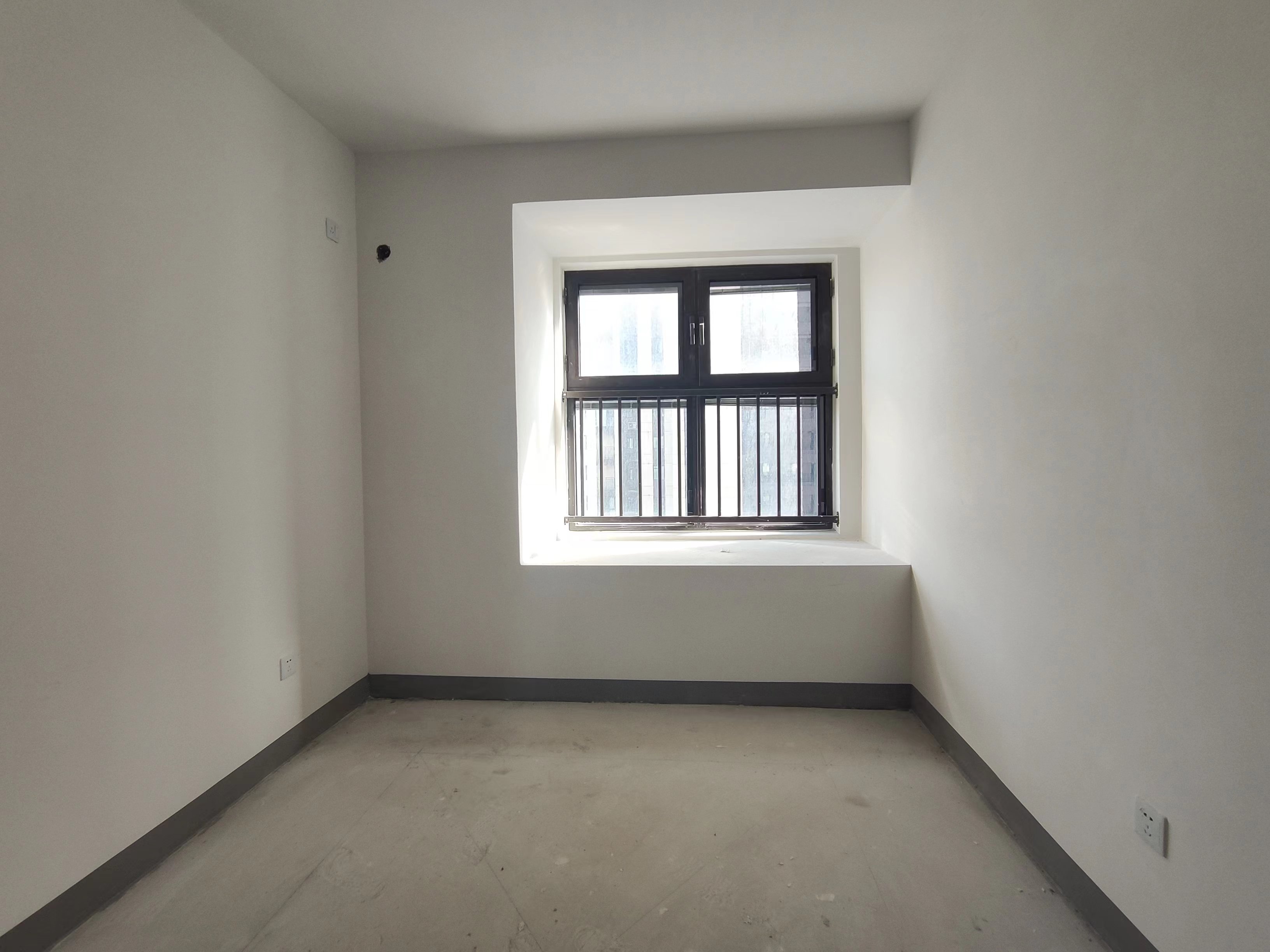 绿地新里城 3室2厅1卫 91m&sup2;