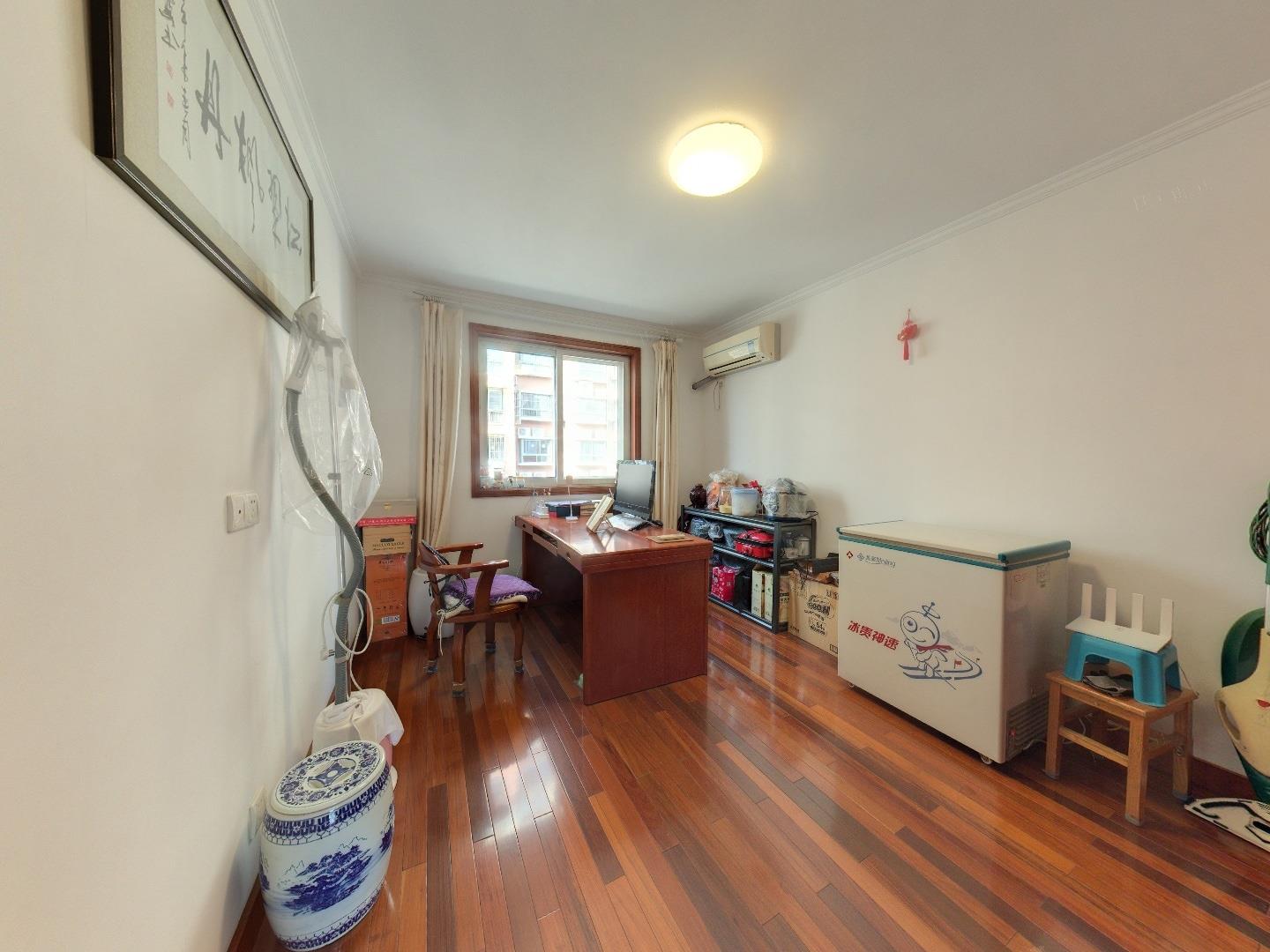 南川园小区 4室2厅2卫 156.82m&sup2;
