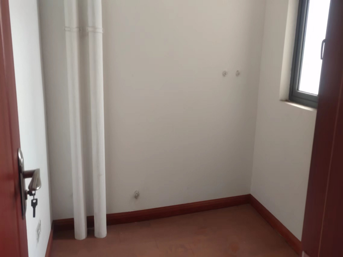 景华城 3室1厅卫 150m&sup2;