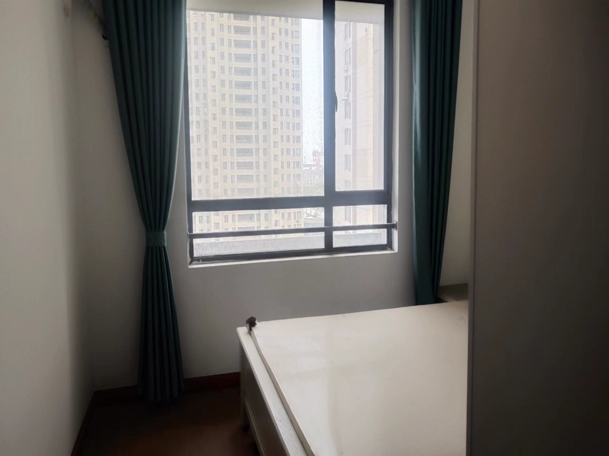 景华城 3室1厅卫 150m&sup2;
