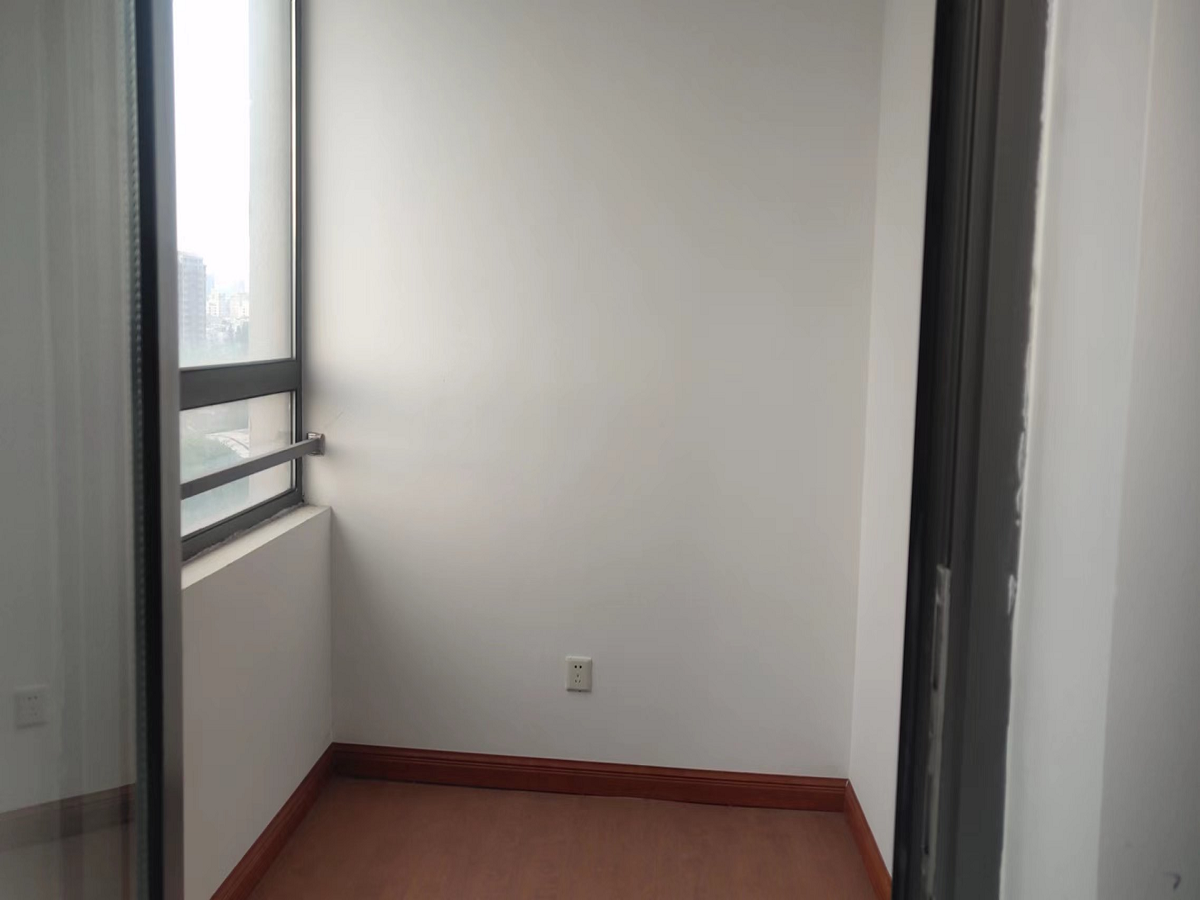 景华城 3室1厅卫 150m&sup2;