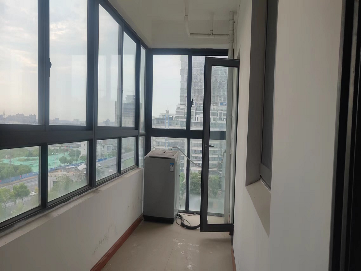 景华城 3室1厅卫 150m&sup2;