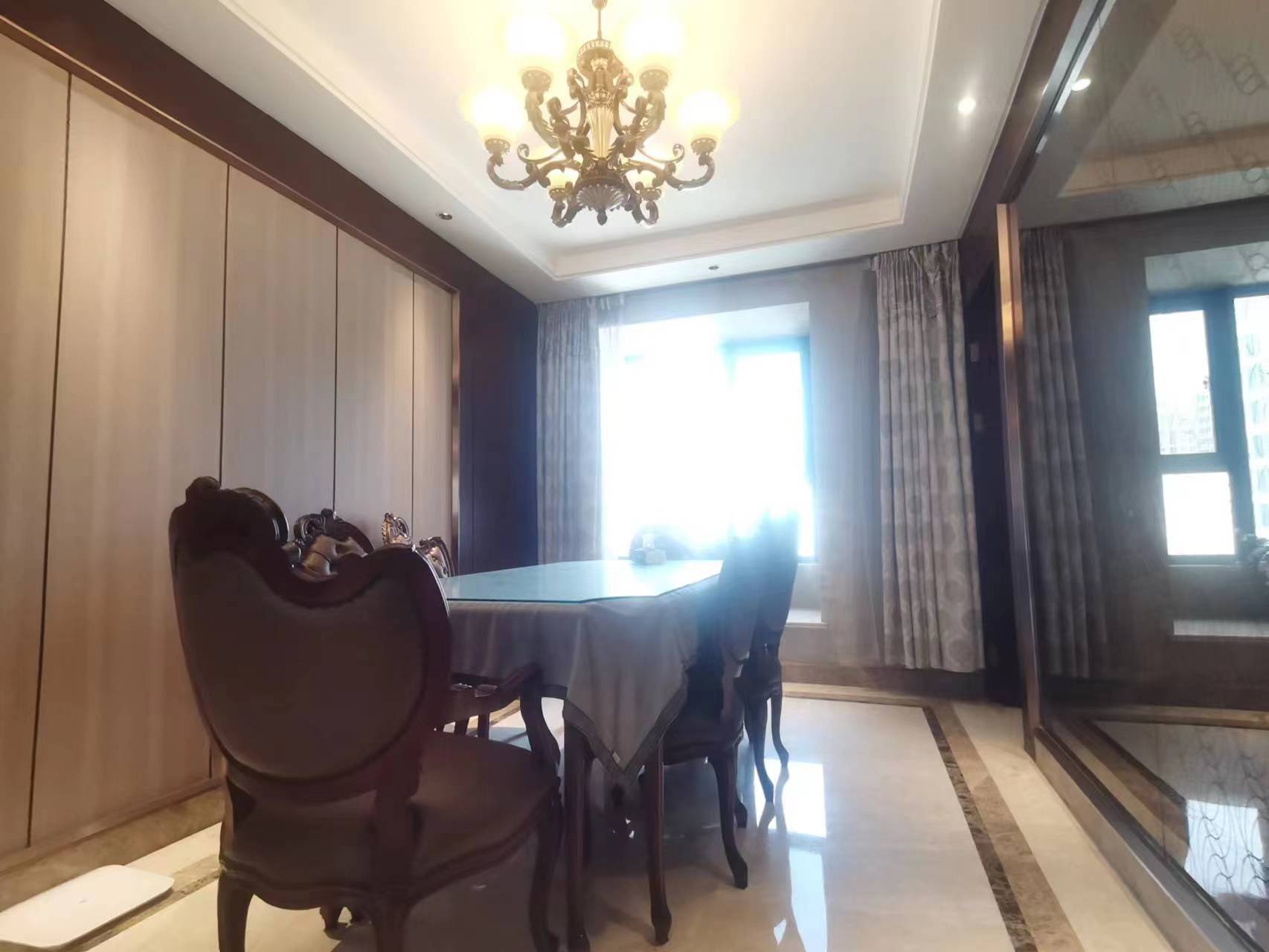 圆融广场公馆 3室2厅2卫 143m&sup2;