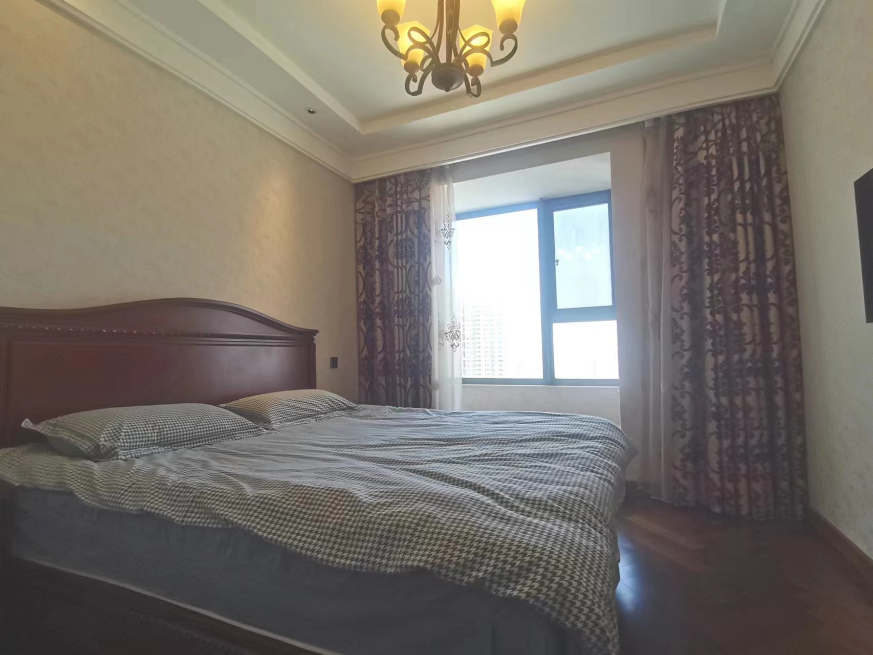 圆融广场公馆 3室2厅2卫 143m&sup2;