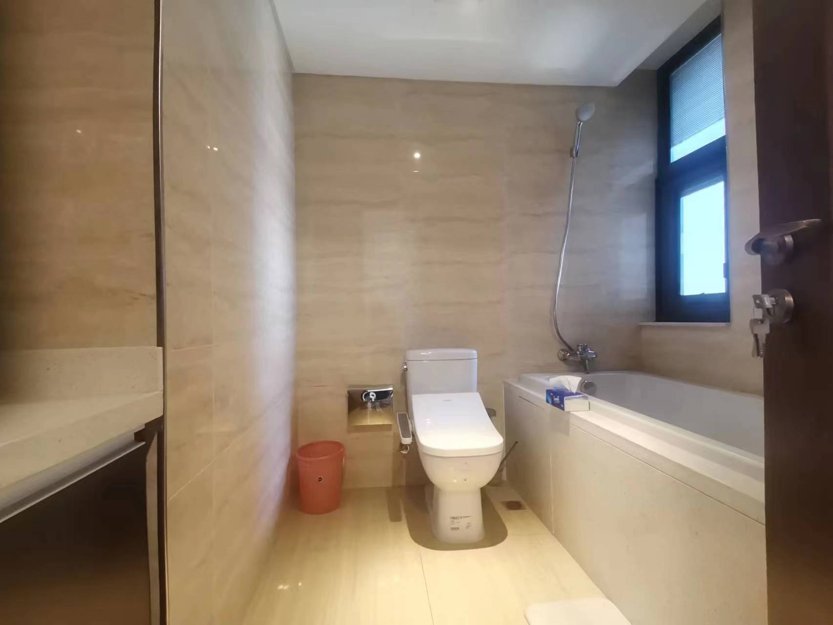 圆融广场公馆 3室2厅2卫 143m&sup2;