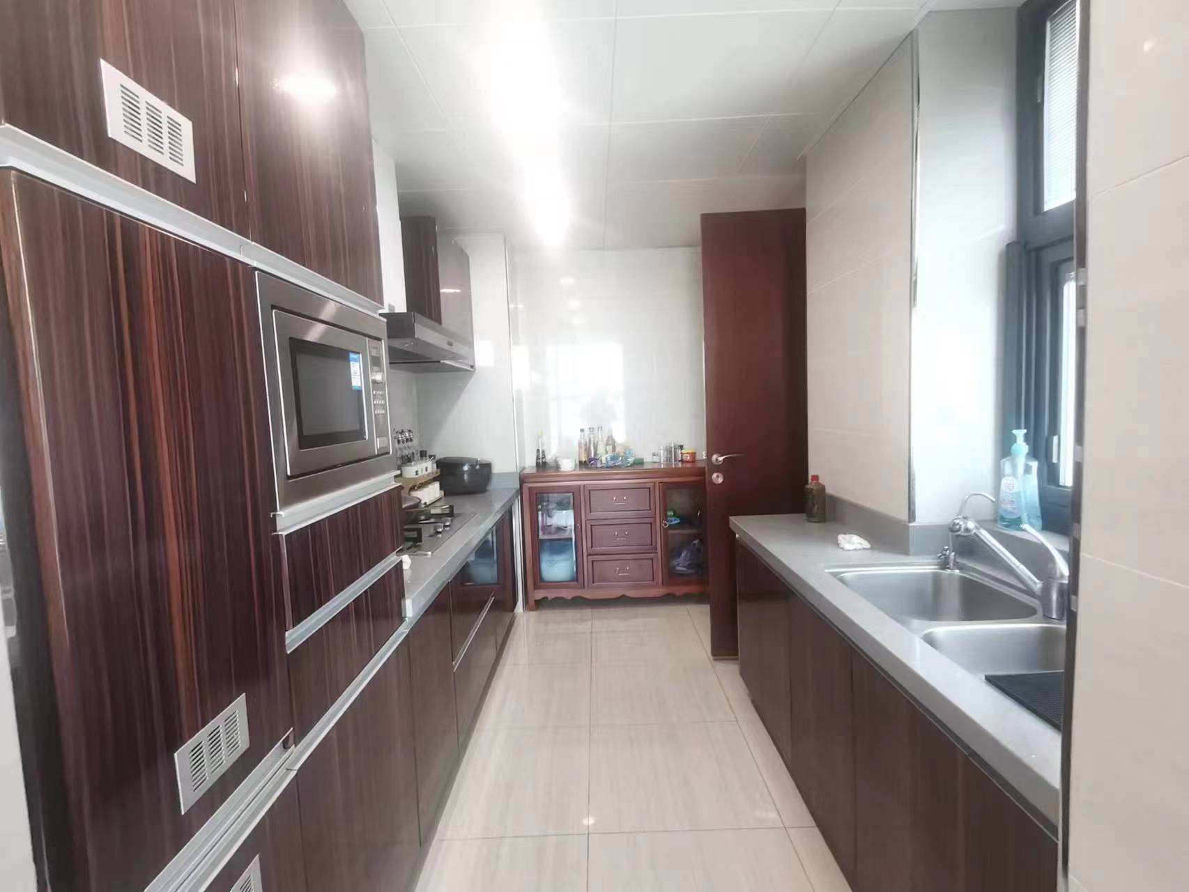 圆融广场公馆 3室2厅2卫 143m&sup2;