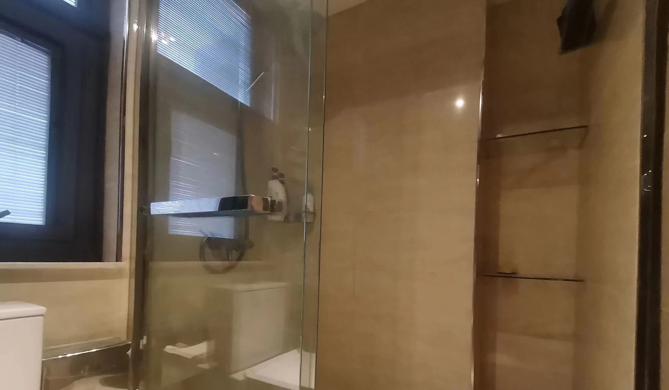 圆融广场公馆 3室2厅2卫 143m&sup2;