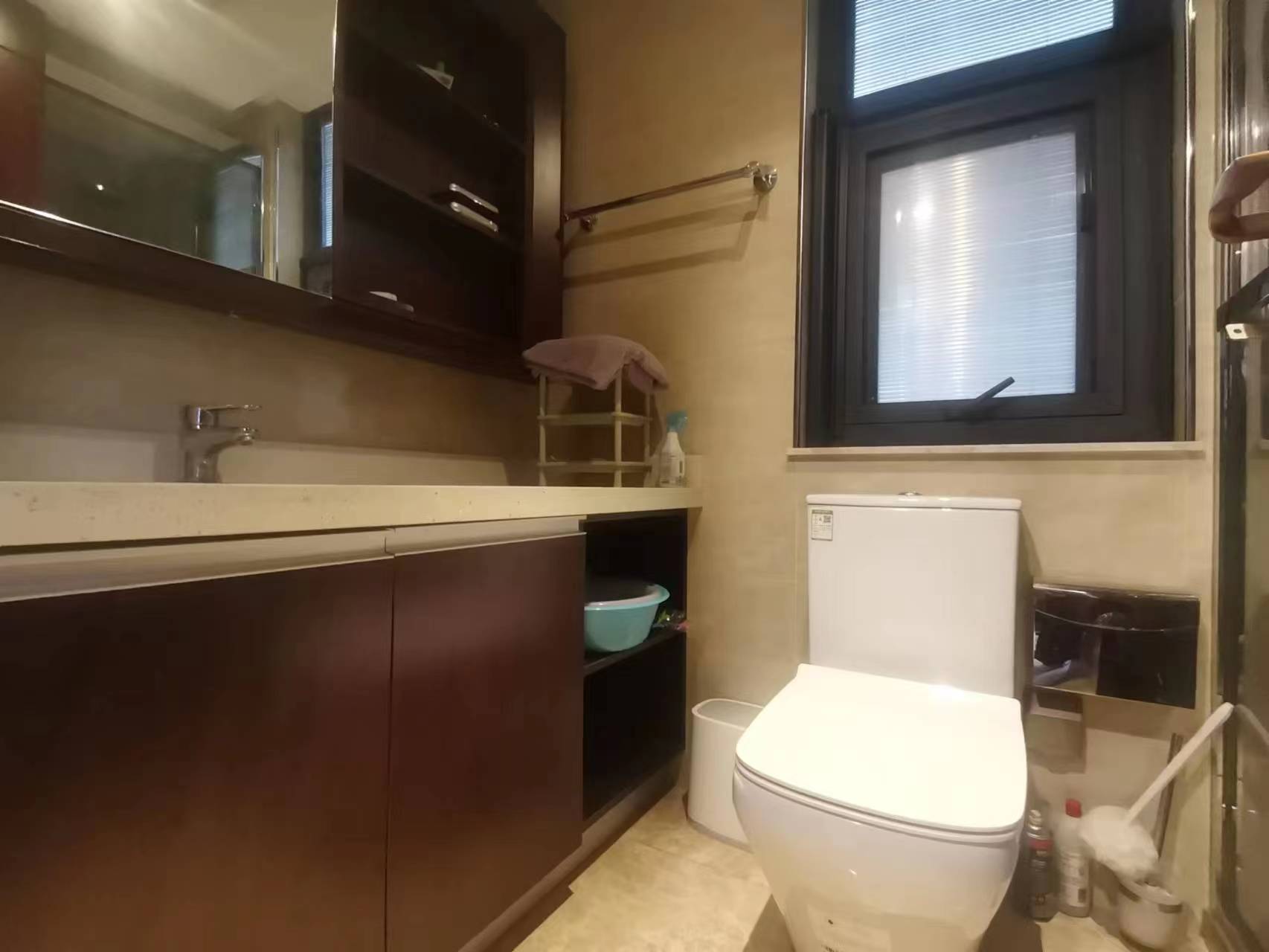圆融广场公馆 3室2厅2卫 143m&sup2;