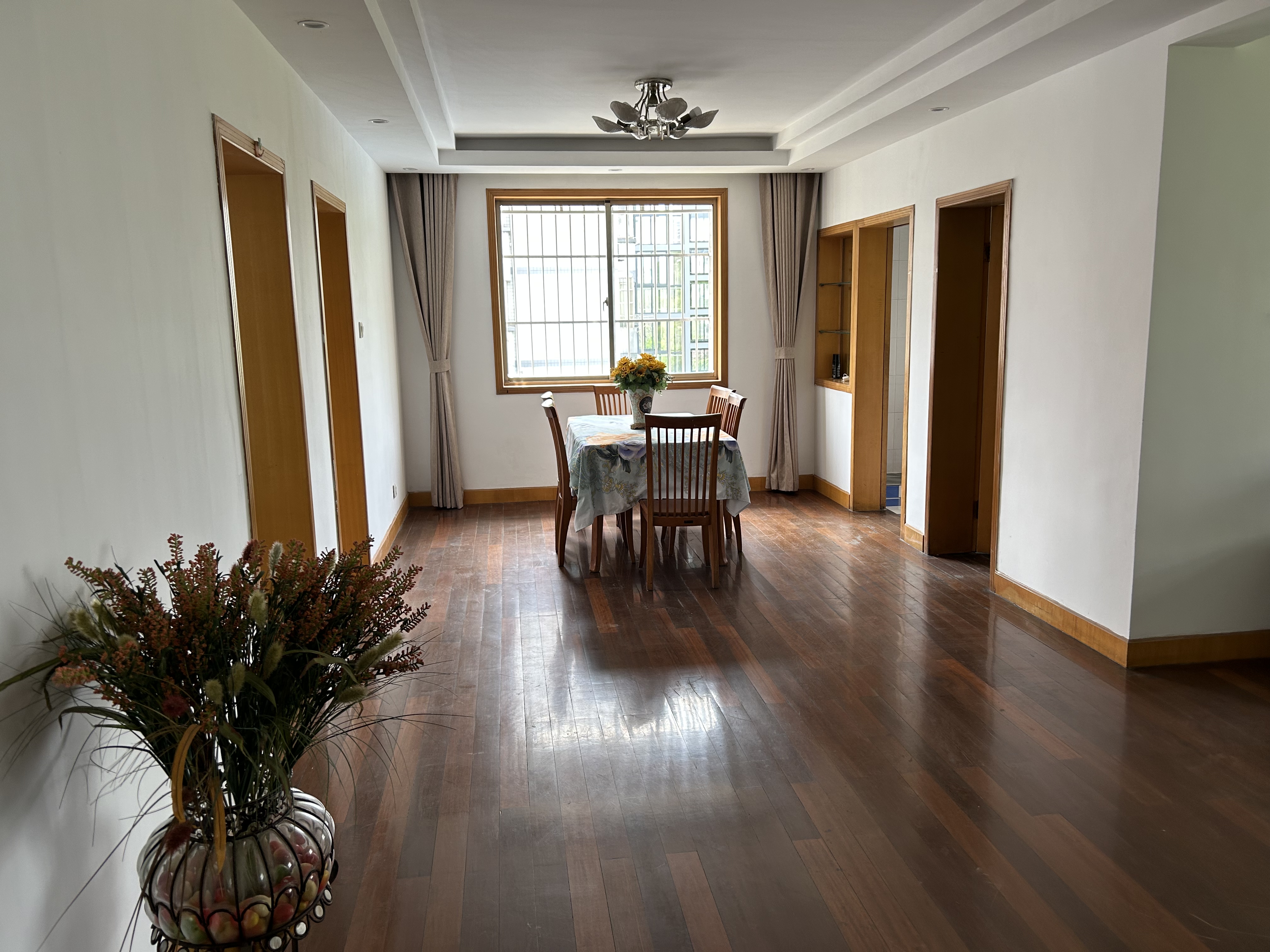 莲花苑 3室2厅1卫 125m&sup2;