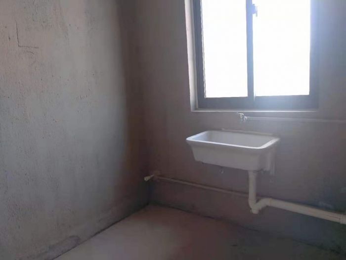 兴石花园 3室1厅1卫 105m&sup2;