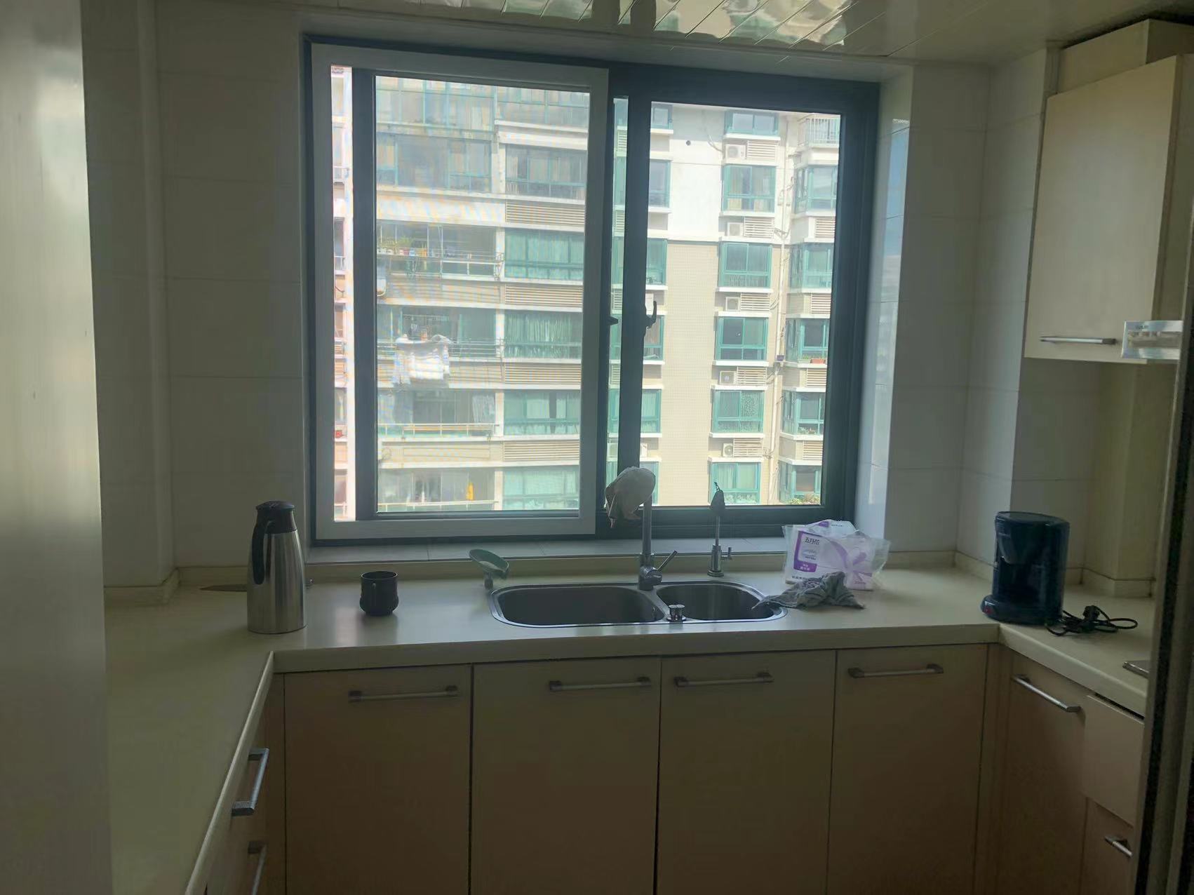 都市华城 3室2厅2卫 142m&sup2;