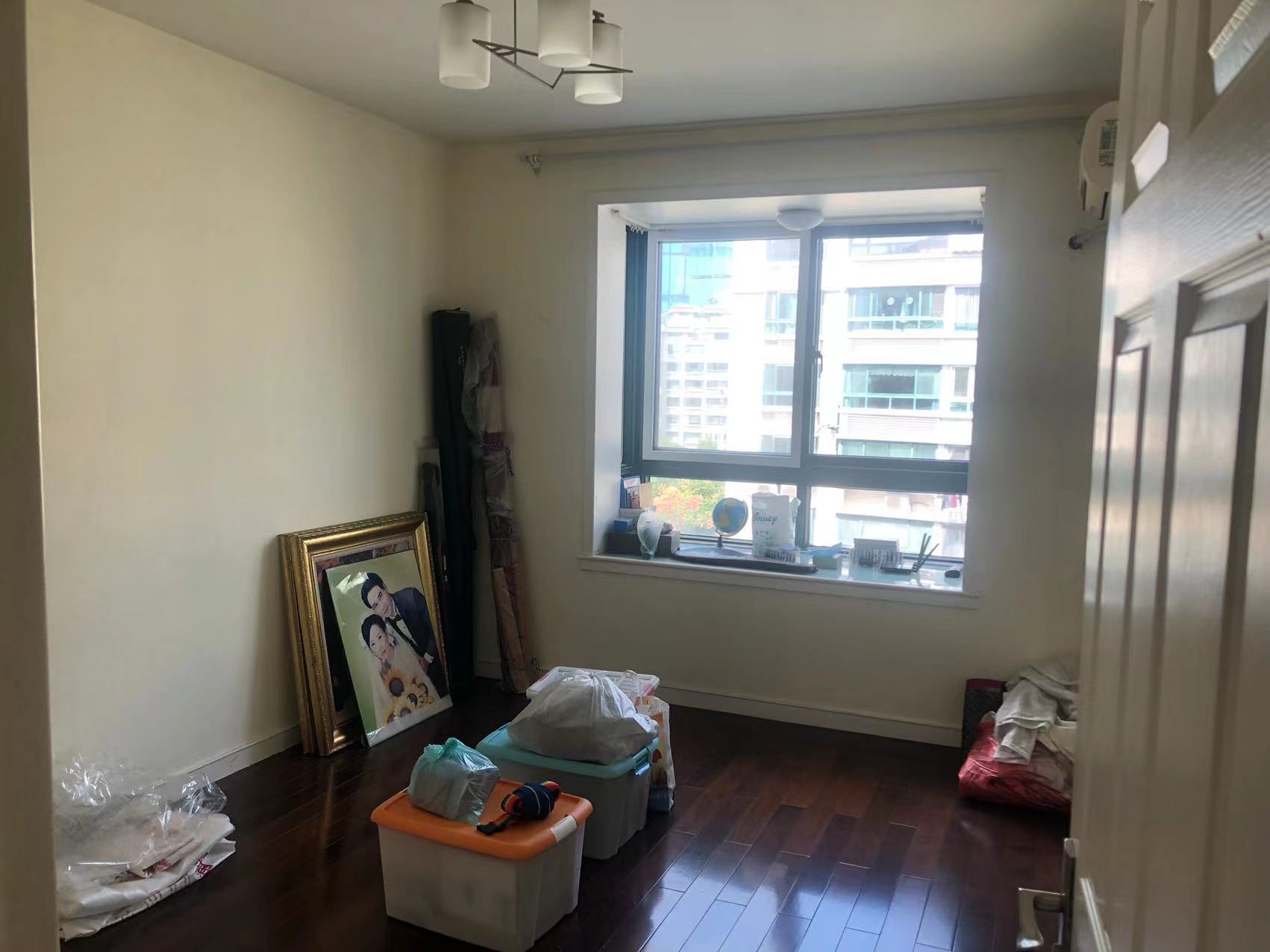 都市华城 3室2厅2卫 142m&sup2;