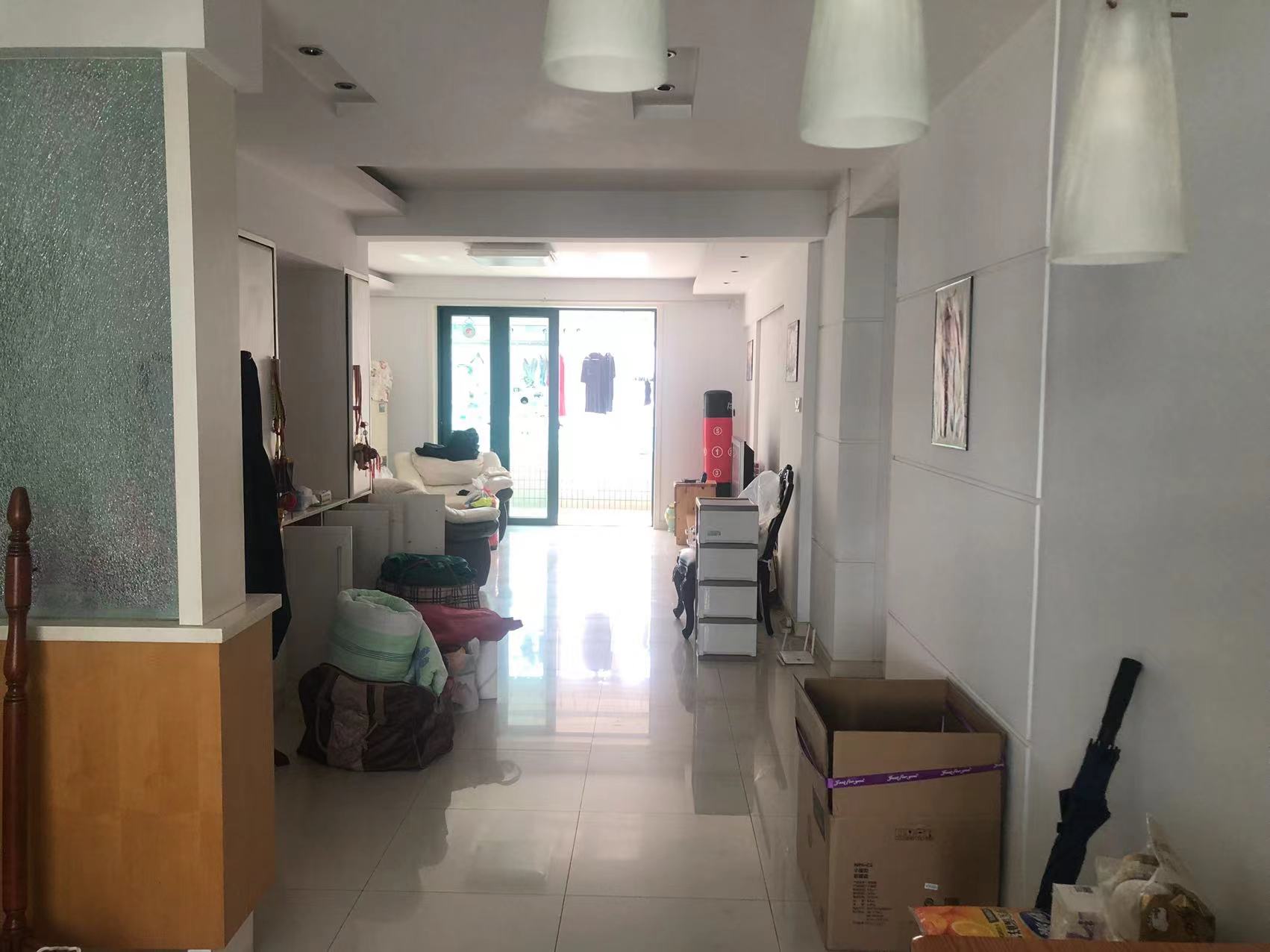 都市华城 3室2厅2卫 142m&sup2;