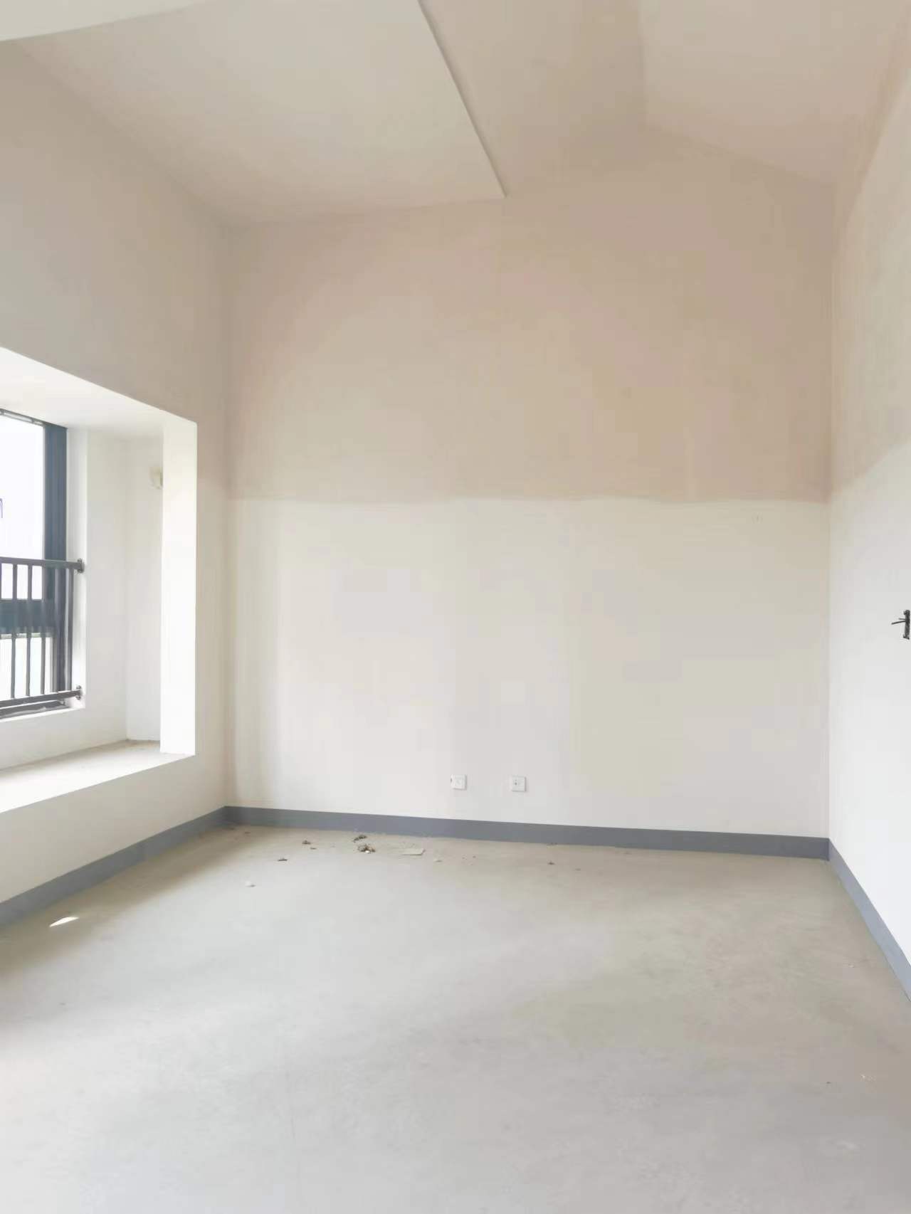 绿地新里城 4室2厅3卫 145.00m&sup2;