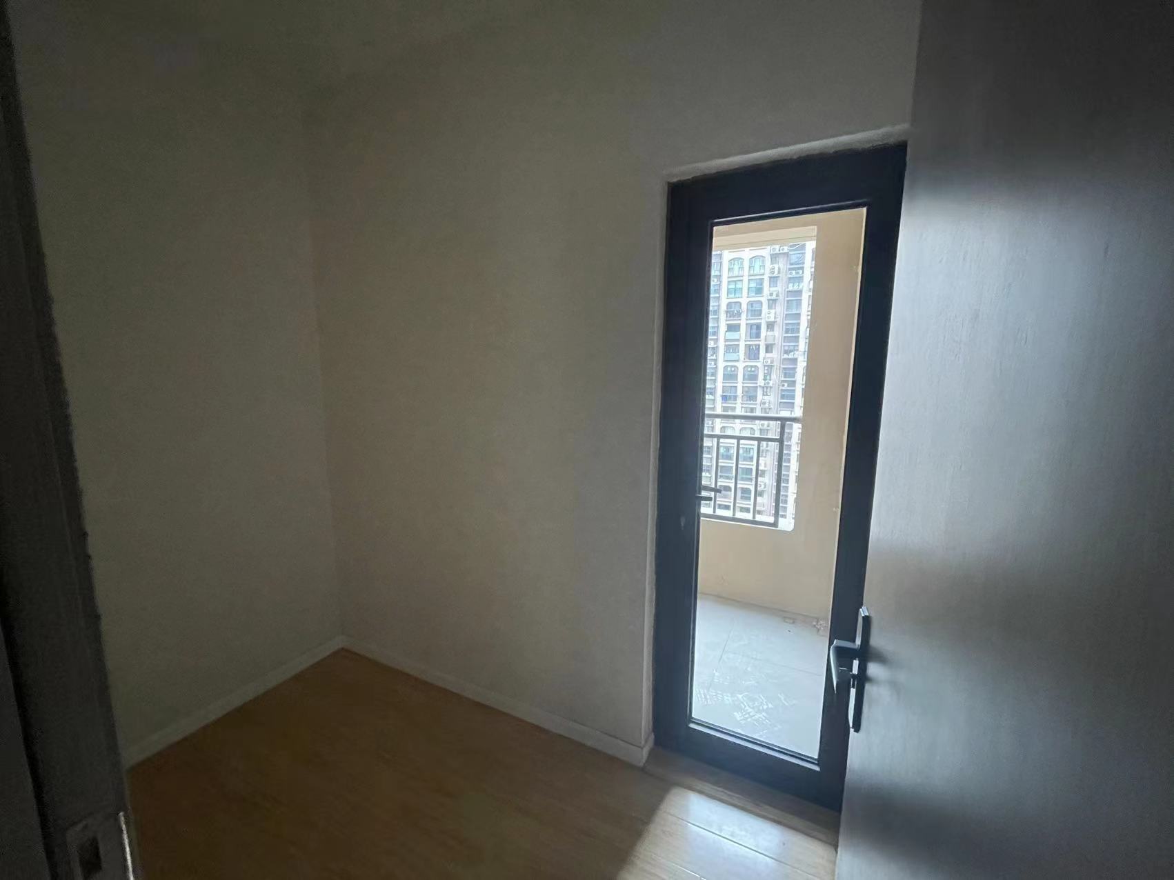 华强城四期 3室2厅2卫 140.00m&sup2;