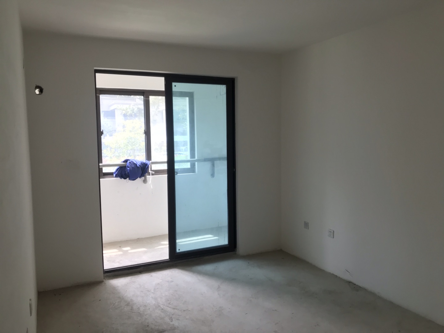 世家花园 3室2厅2卫 128m&sup2;