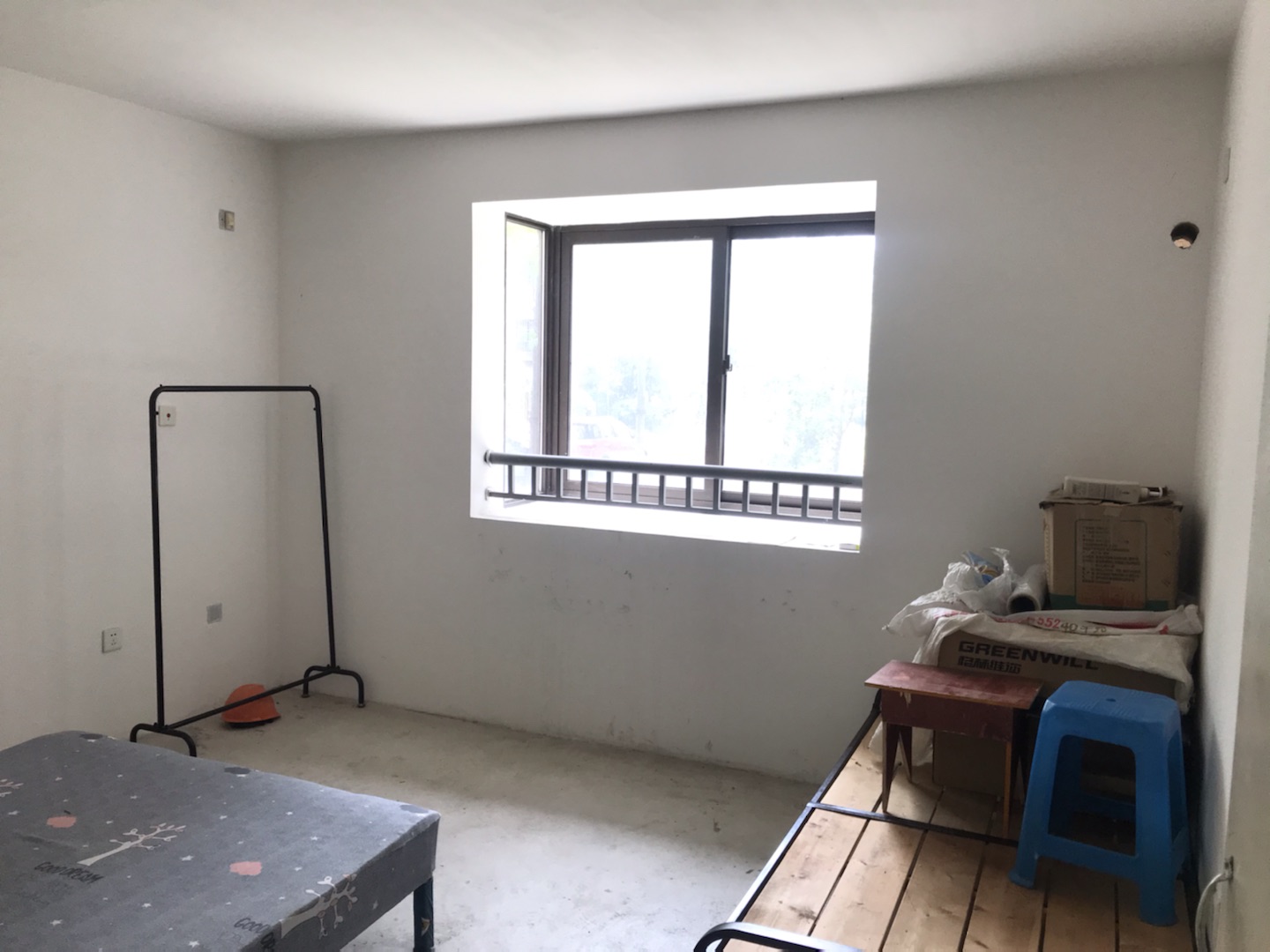 世家花园 3室2厅2卫 128m&sup2;