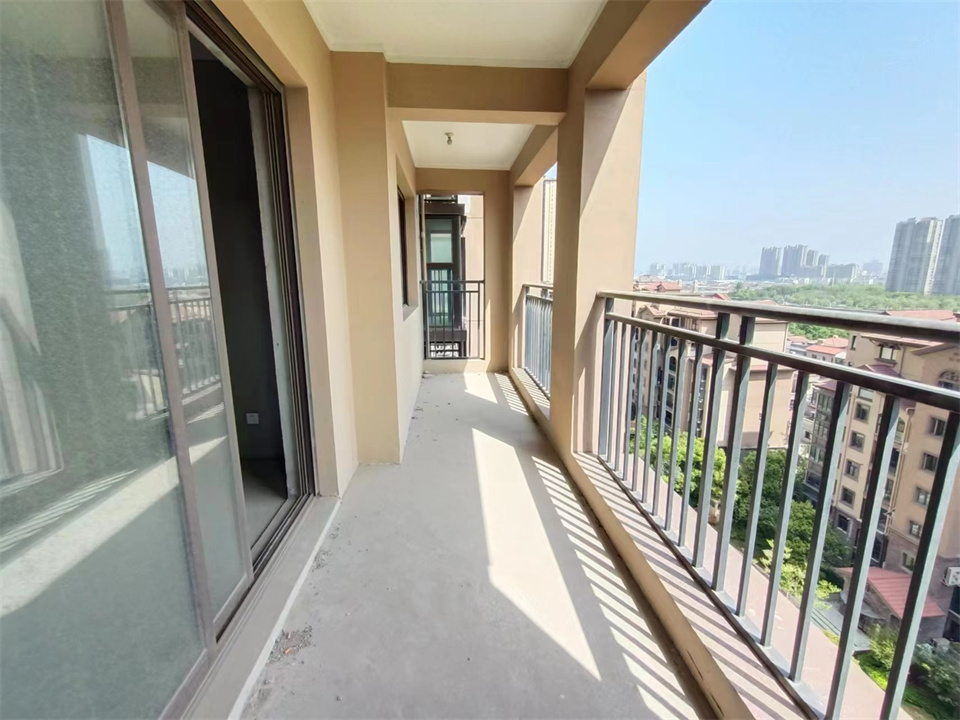 华强城 3室2厅1卫 105m&sup2;