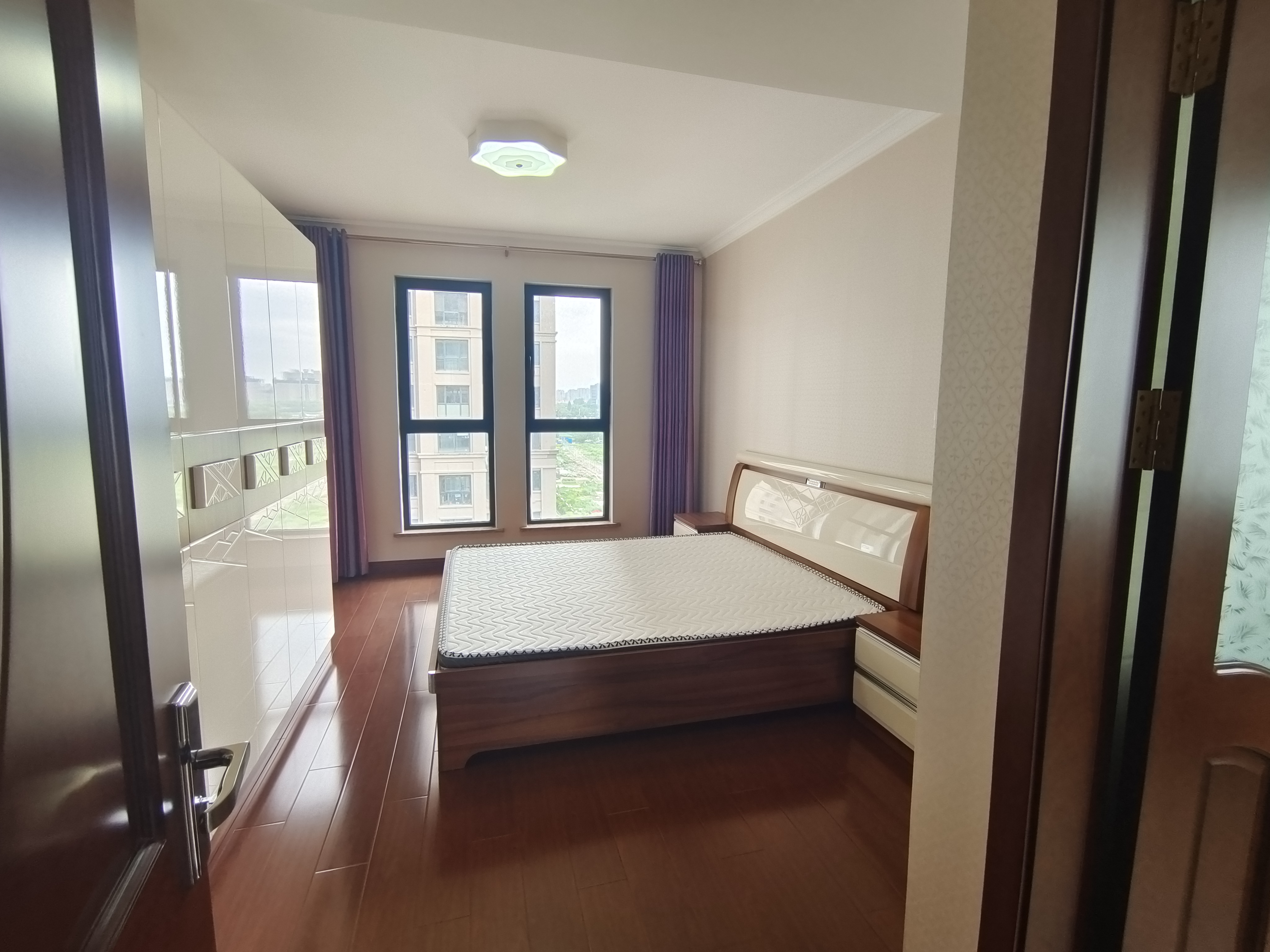 中港城世家 3室2厅2卫 142m&sup2;