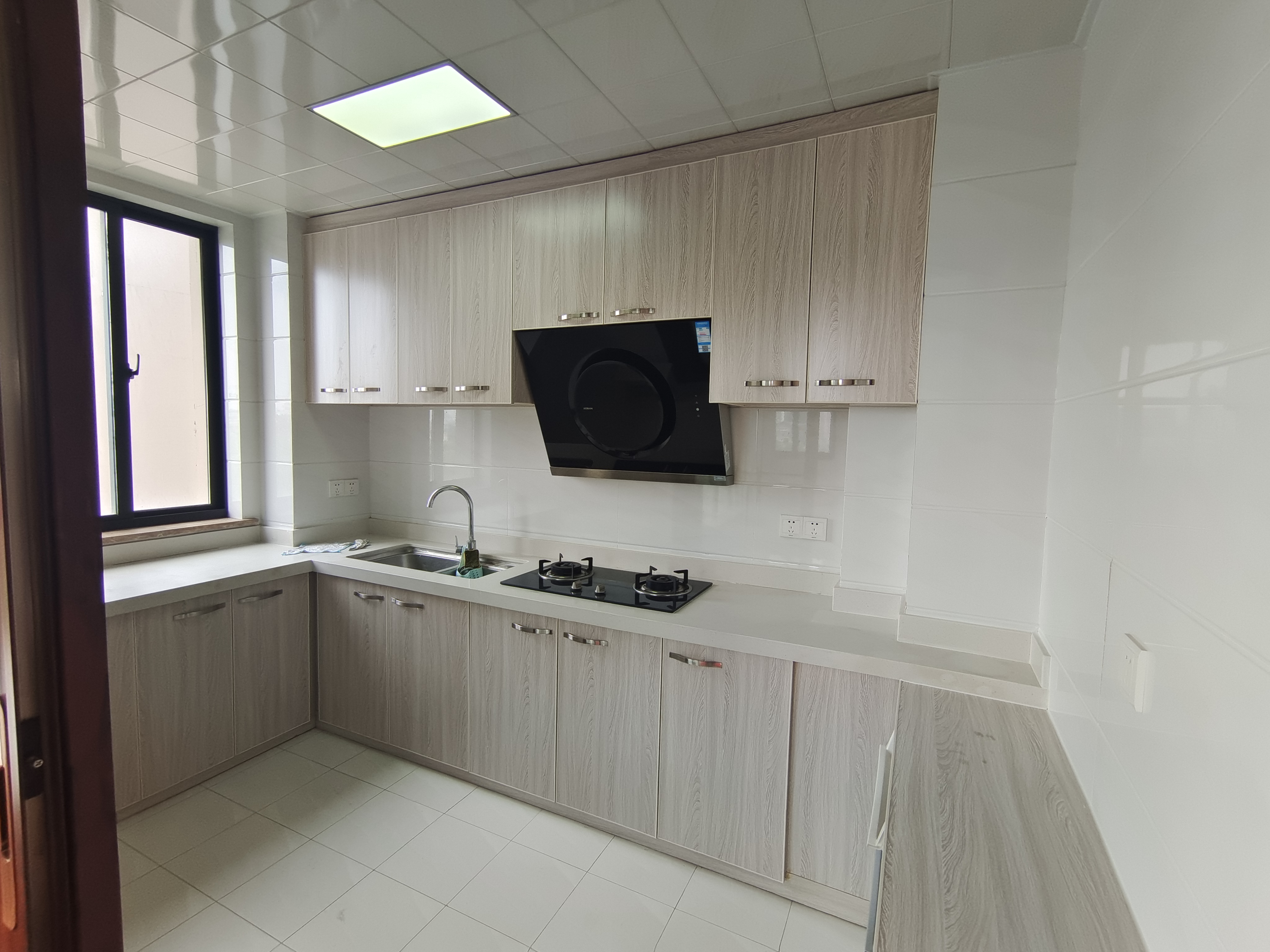 中港城世家 3室2厅2卫 142m&sup2;