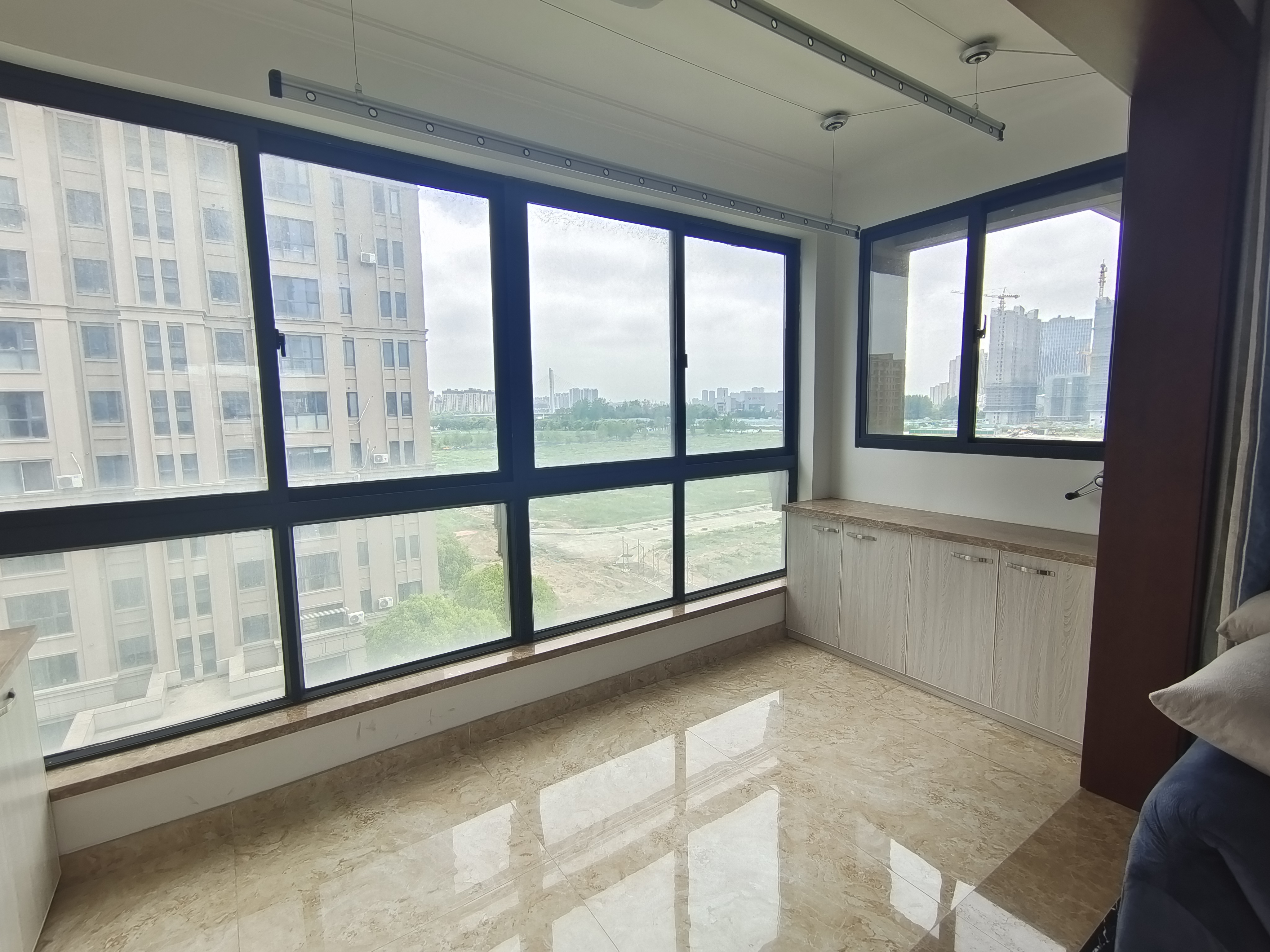 中港城世家 3室2厅2卫 142m&sup2;