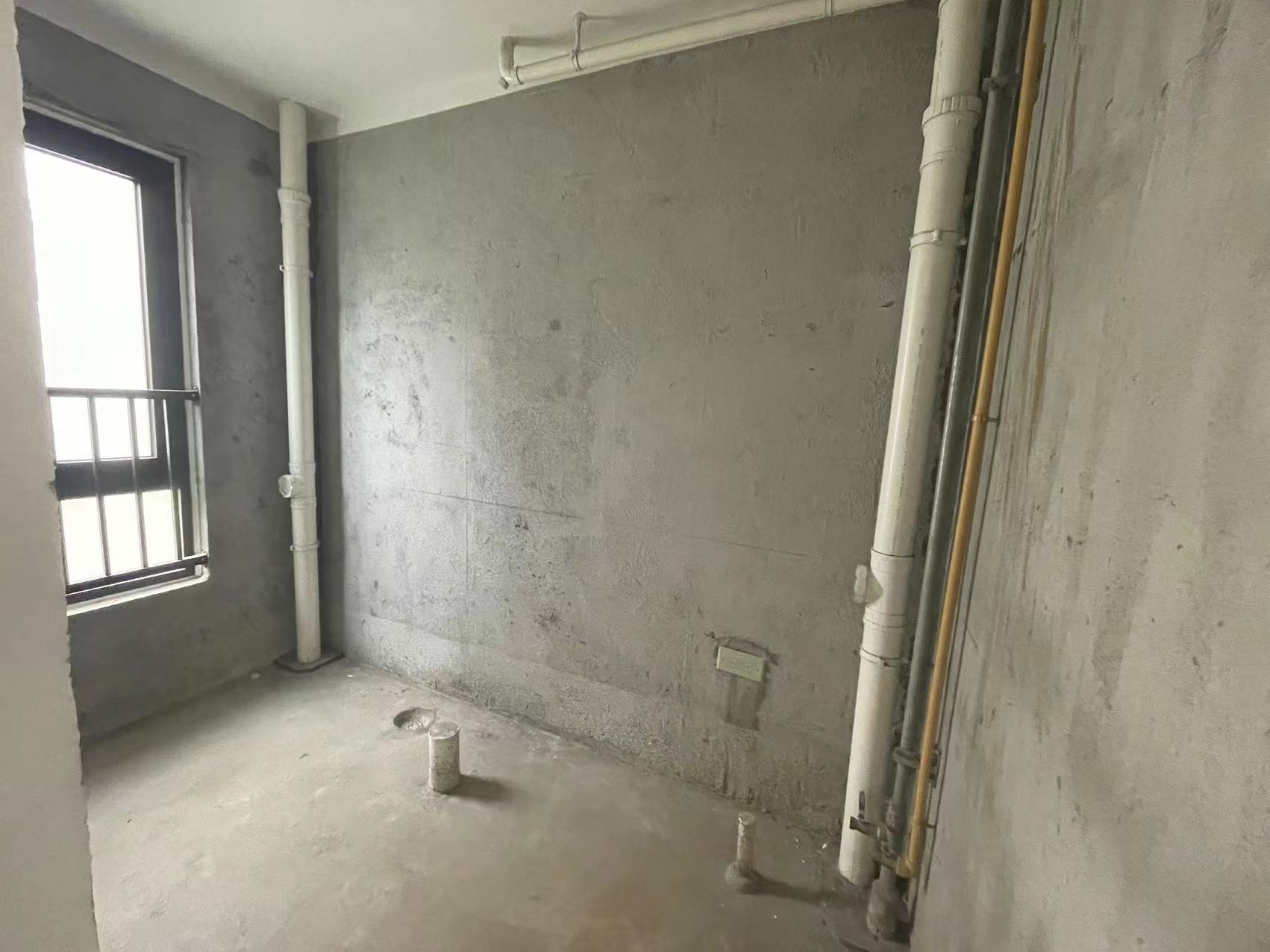绿地新里城 4室2厅3卫 140m&sup2;