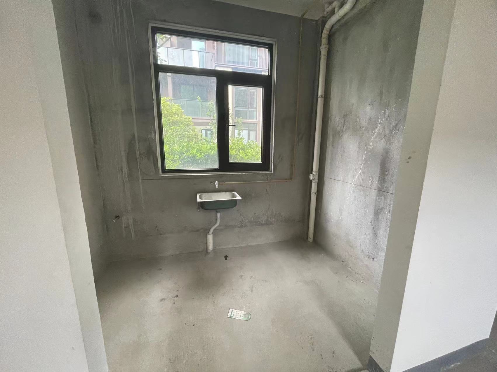 绿地新里城 4室2厅3卫 140m&sup2;