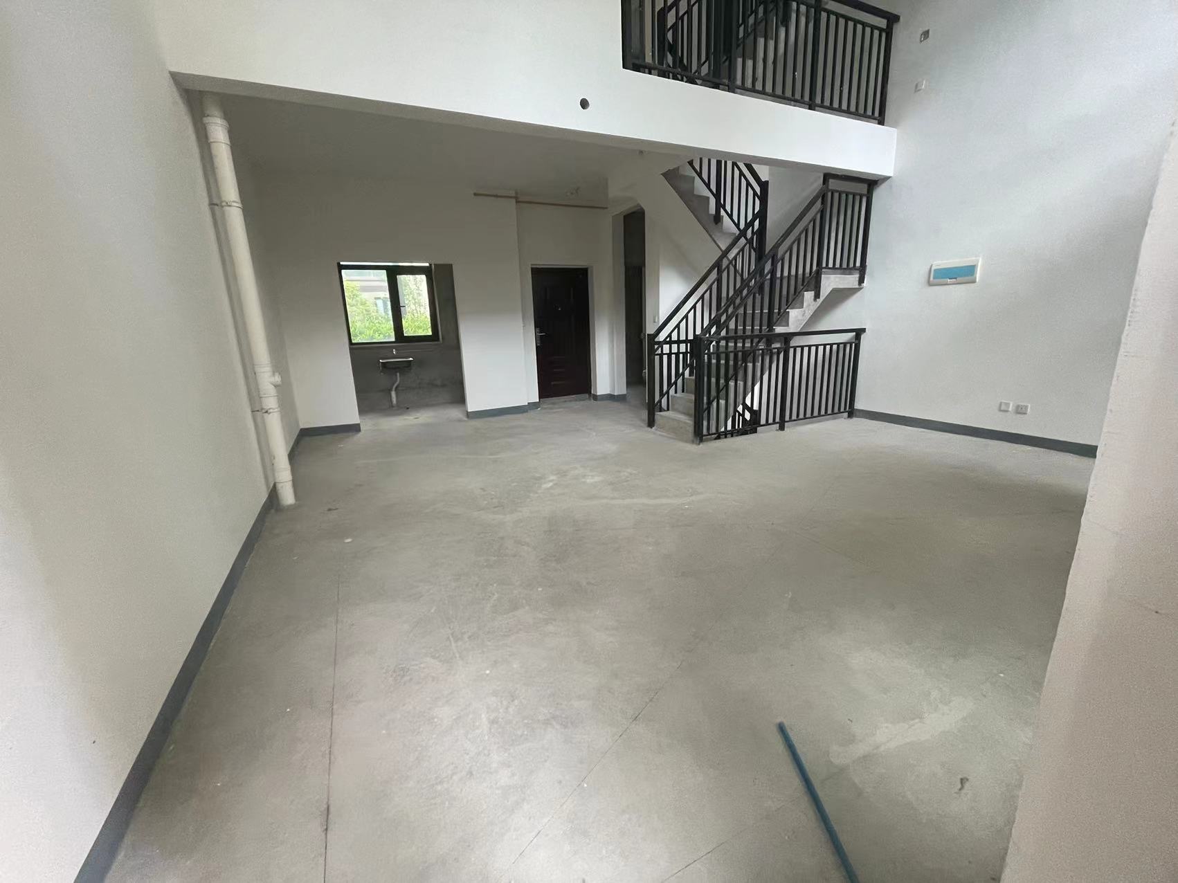 绿地新里城 4室2厅3卫 140m&sup2;