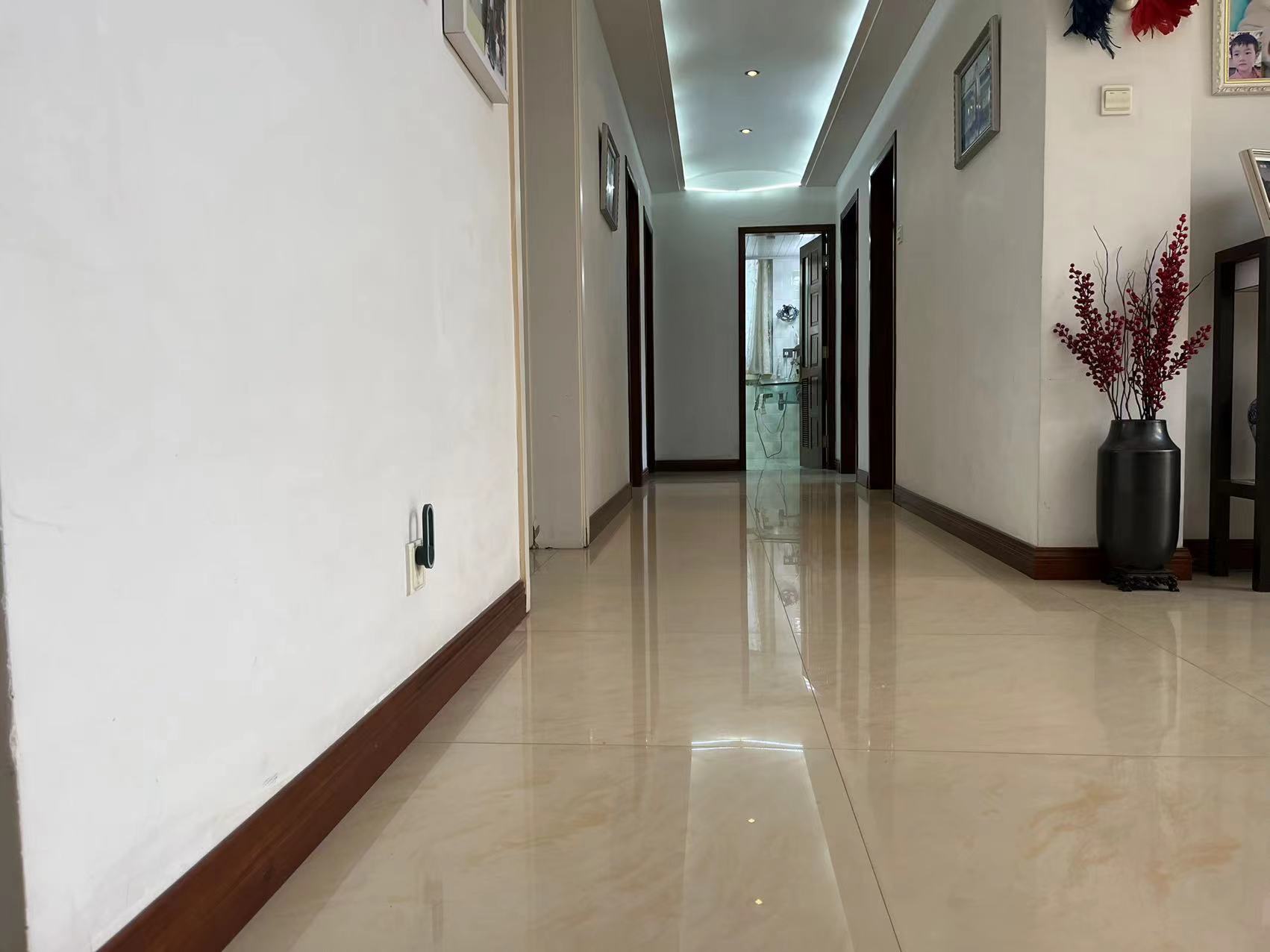 濠南路32号小区 8室2厅3卫 305.00m²