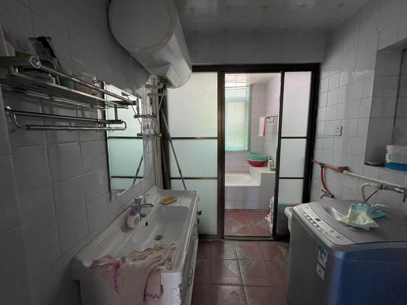 八角亭东一区 3室2厅2卫 125m&sup2;