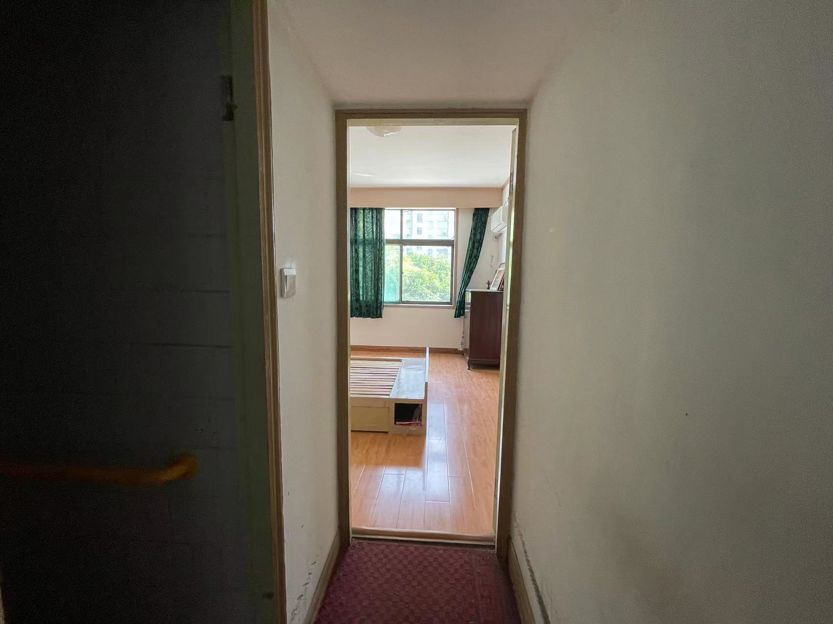 八角亭东一区 3室2厅2卫 125m&sup2;