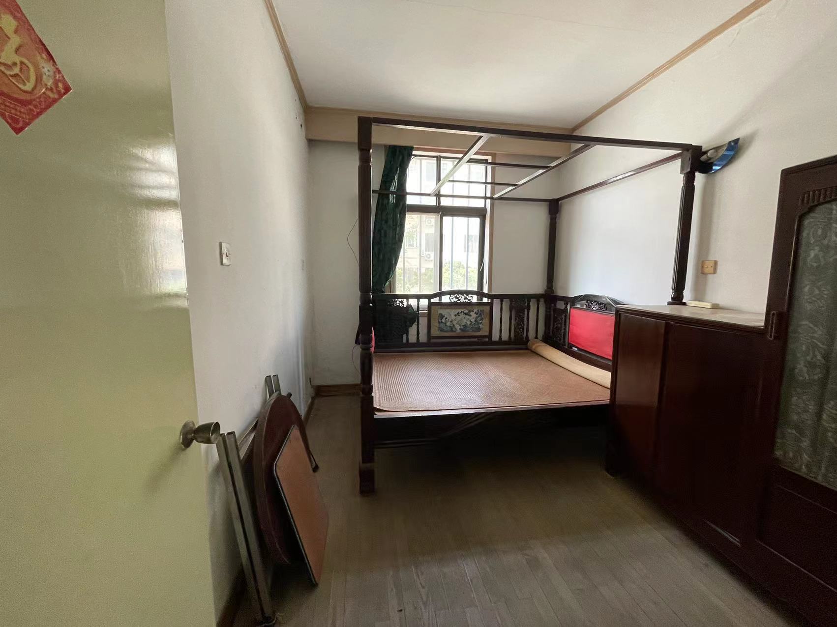 八角亭东一区 3室2厅2卫 125m&sup2;