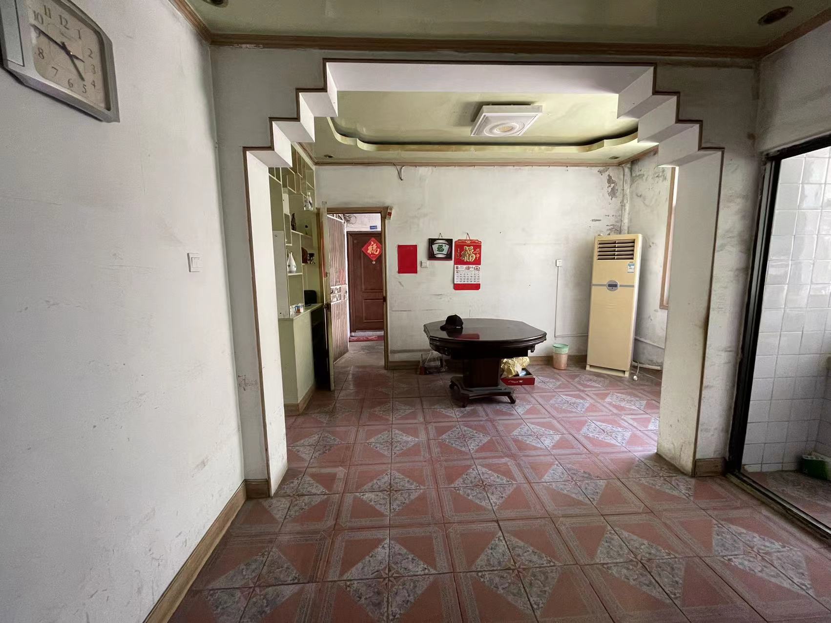 八角亭东一区 3室2厅2卫 125m&sup2;