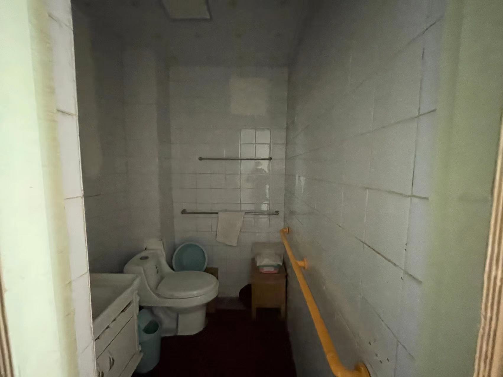 八角亭东一区 3室2厅2卫 125m&sup2;