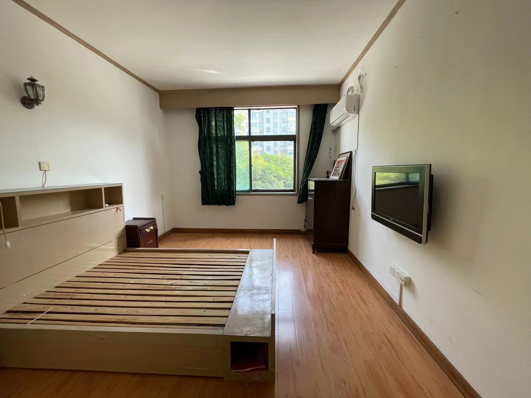 八角亭东一区 3室2厅2卫 125m&sup2;
