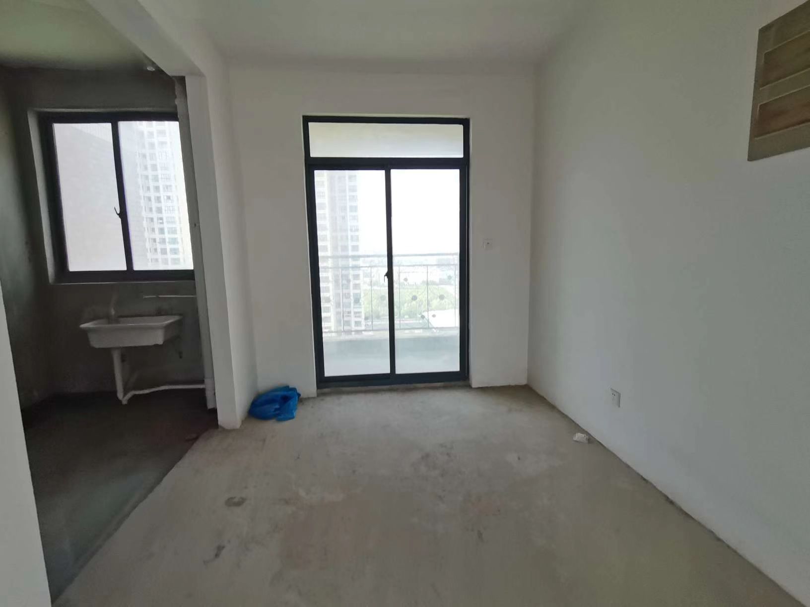 水榭花都 3室2厅2卫 128.57m&sup2;