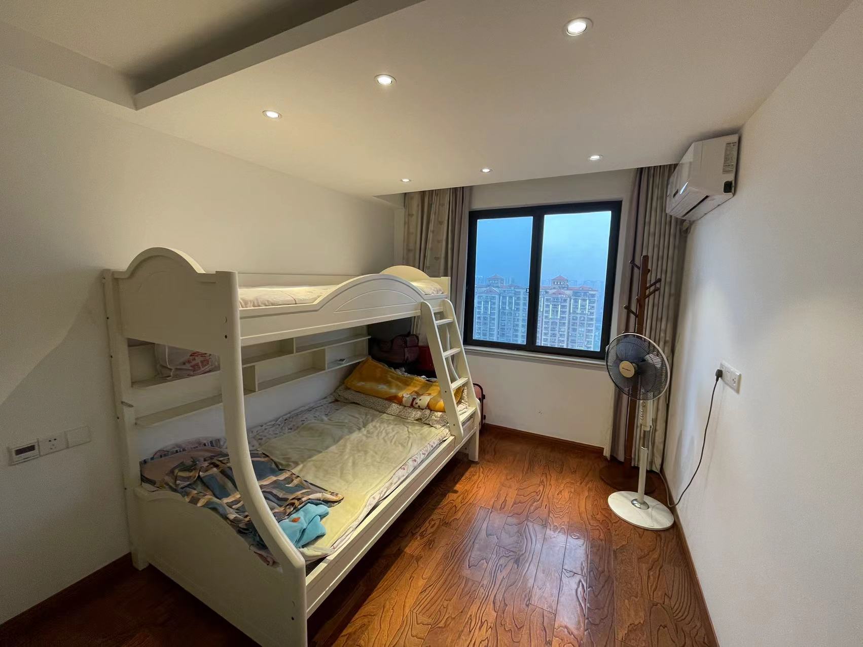 华强城 7室4厅4卫 233m²