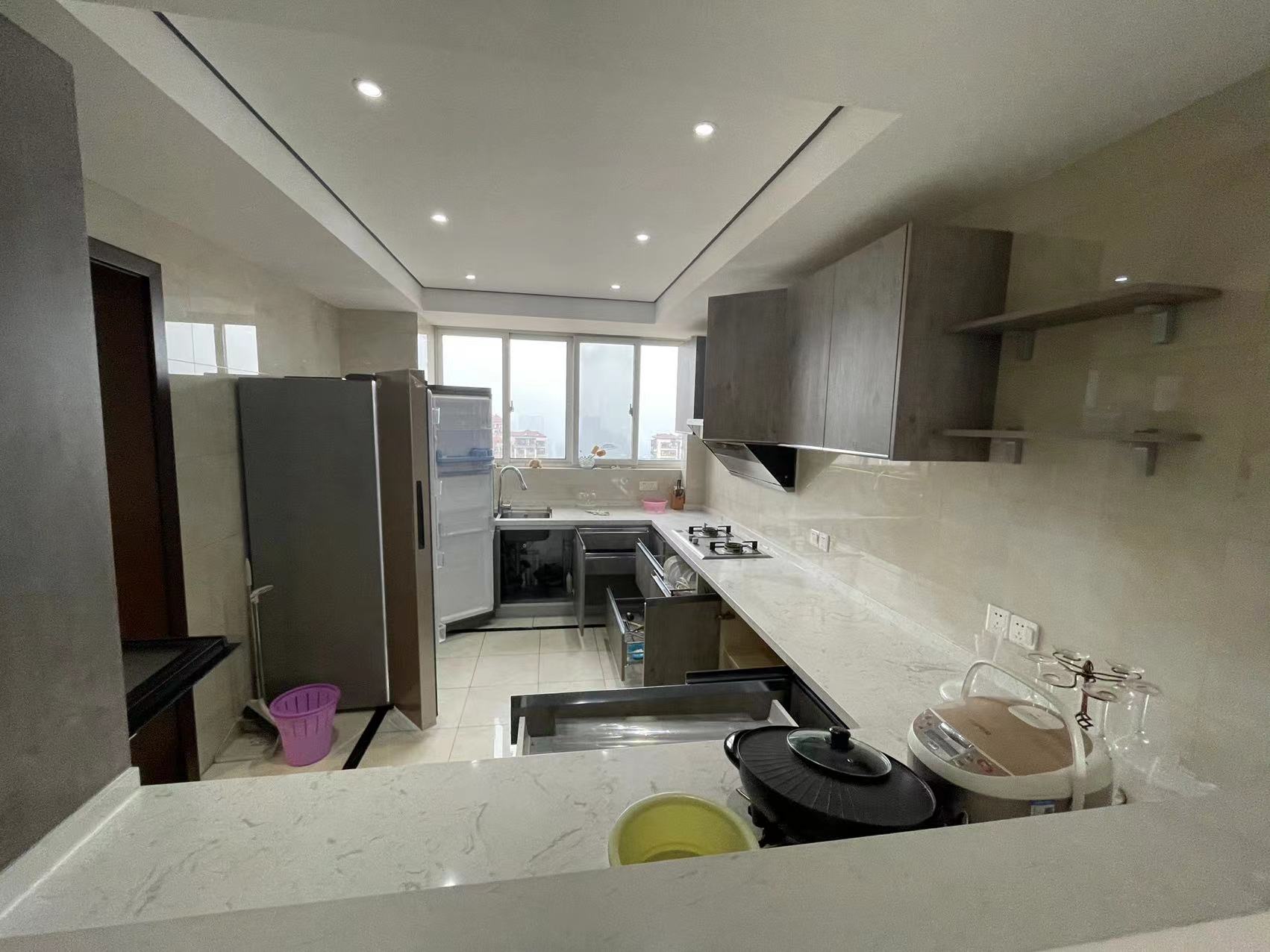 华强城 7室4厅4卫 233m²