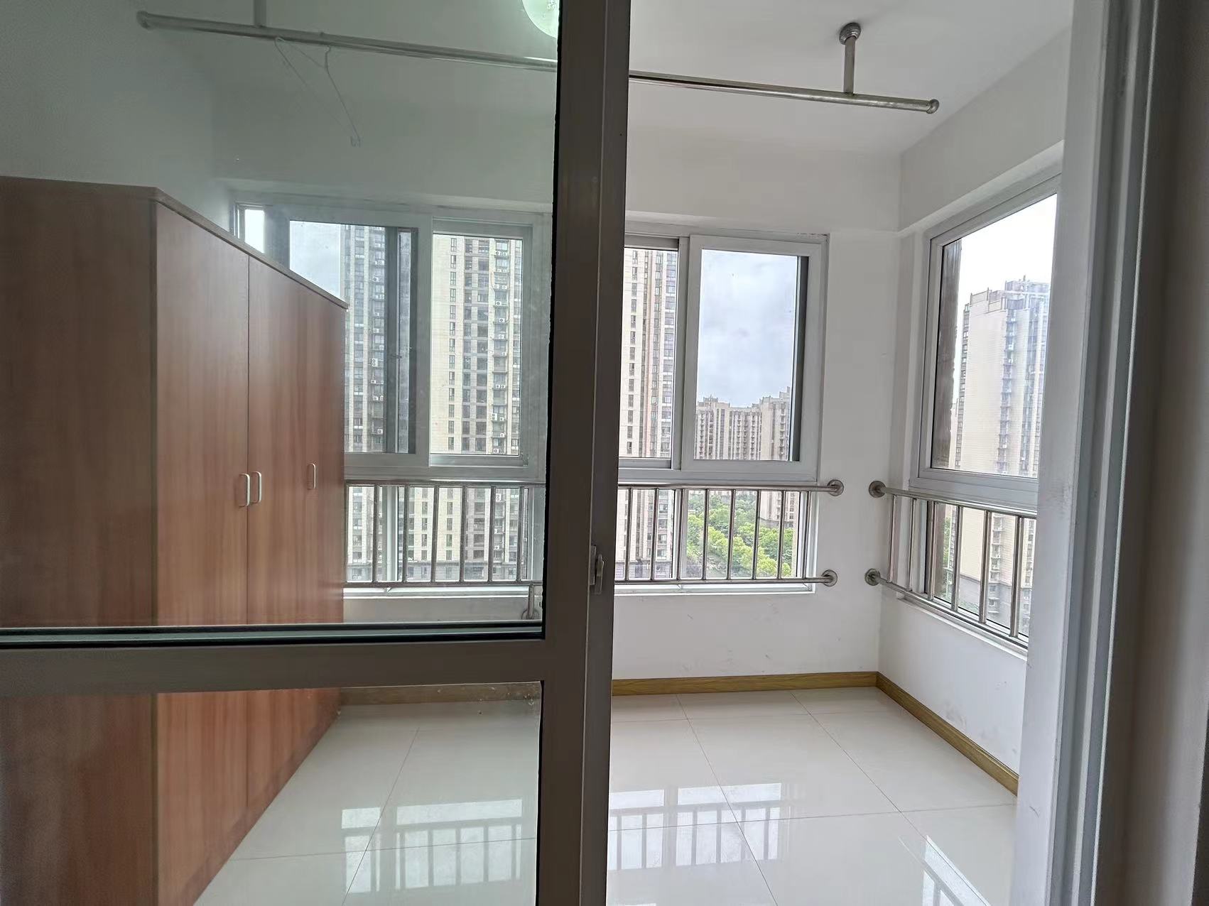 学士府 3室2厅1卫 135m&sup2;