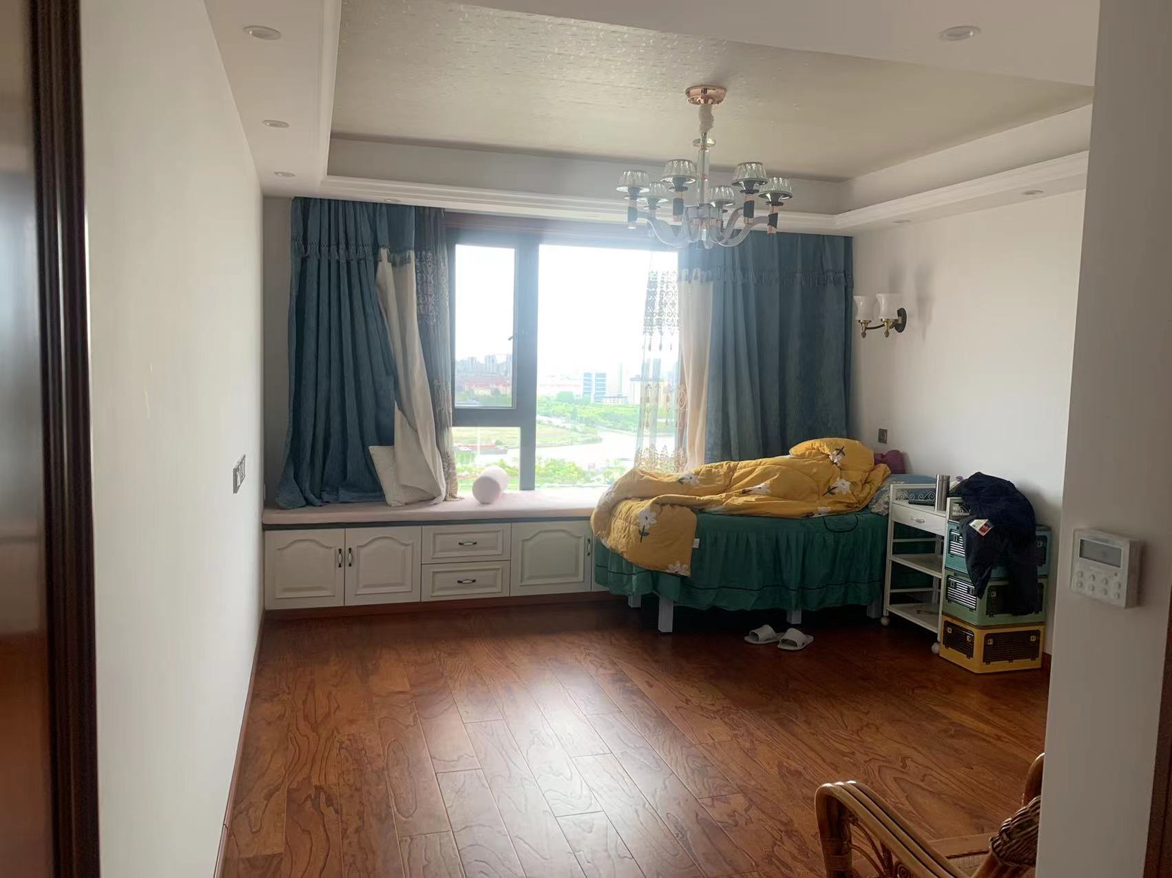 中港城世家 4室2厅2卫 189m&sup2;