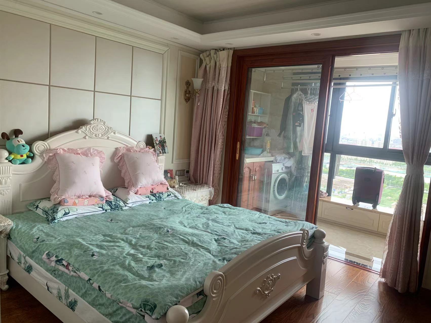 中港城世家 4室2厅2卫 189m&sup2;