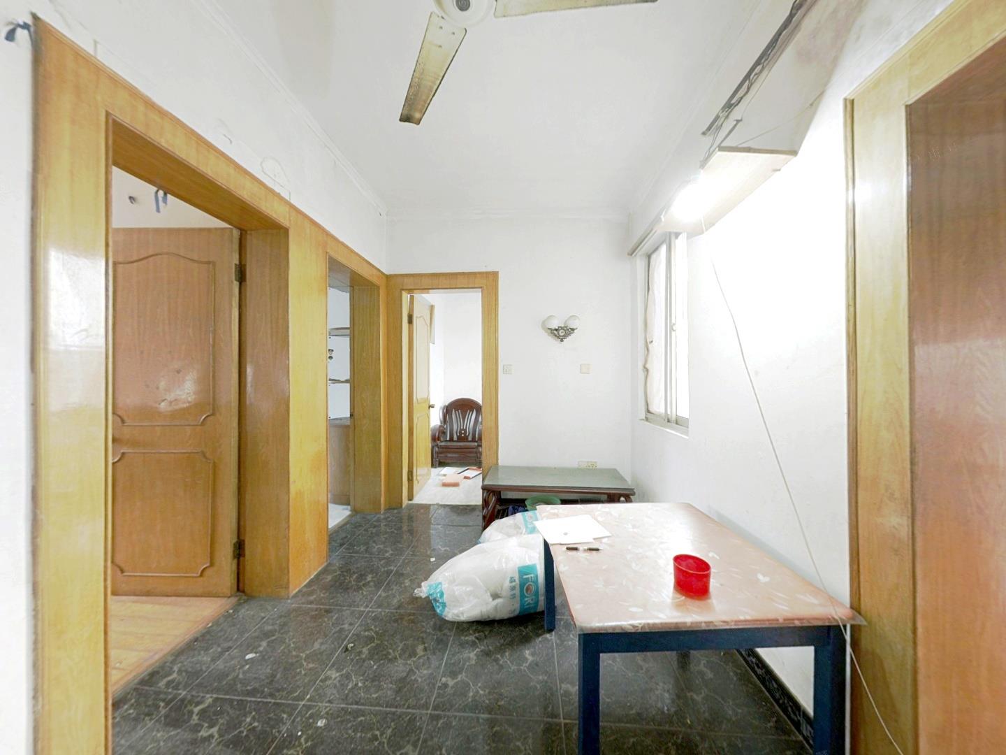 城港新村 3室1厅1卫 76m&sup2;
