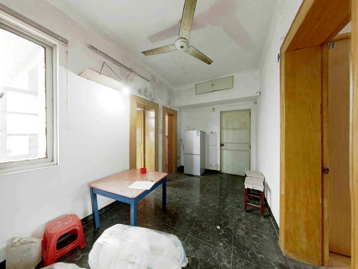 城港新村 3室1厅1卫 76m&sup2;