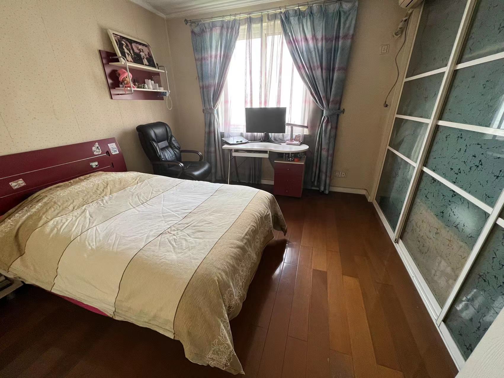 东昇花园 3室2厅2卫 149.00m²